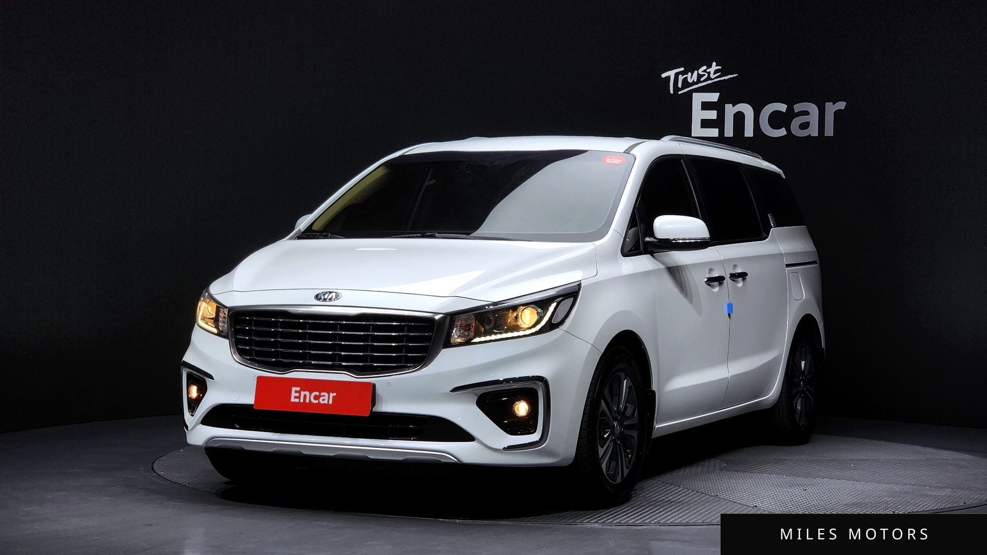 Kia Canival 2020 — фото 1 из 12