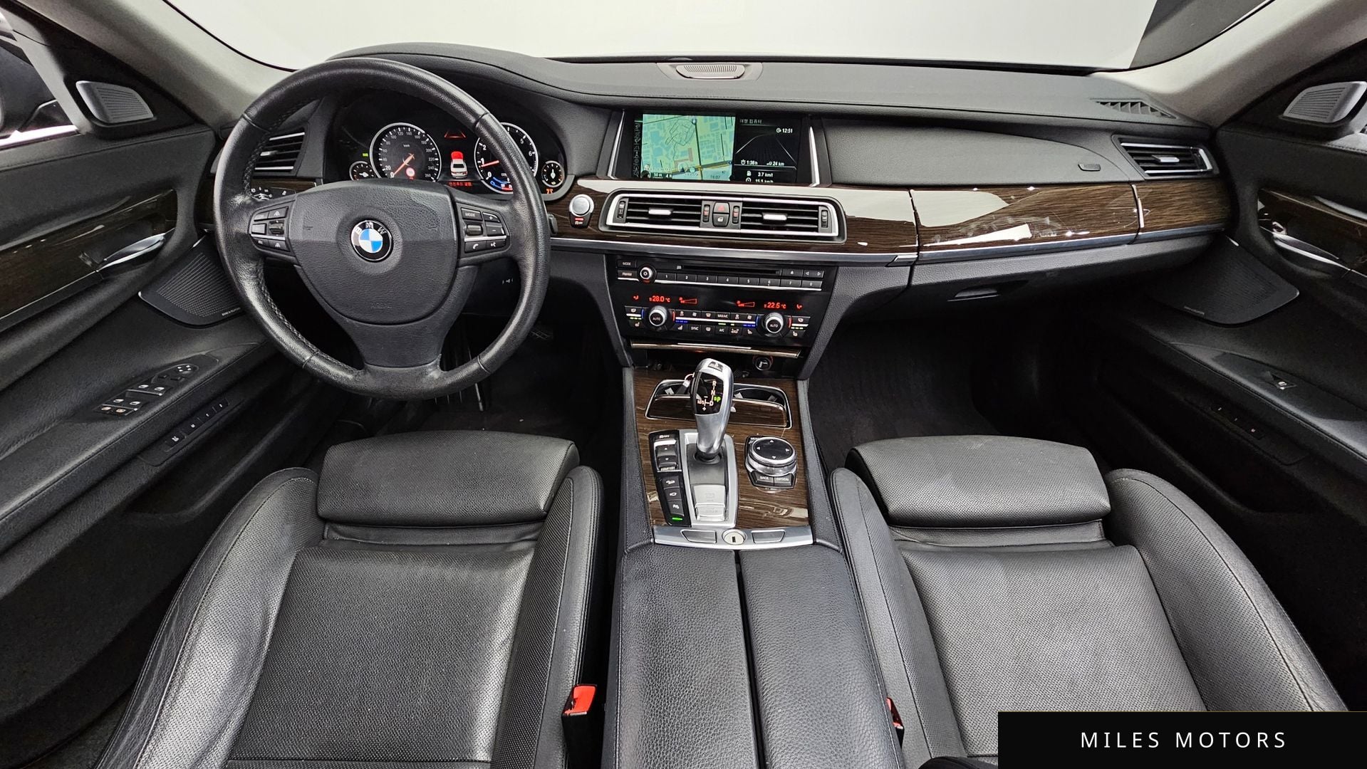BMW 7 Series (F01) 2014 — миниатюра 7