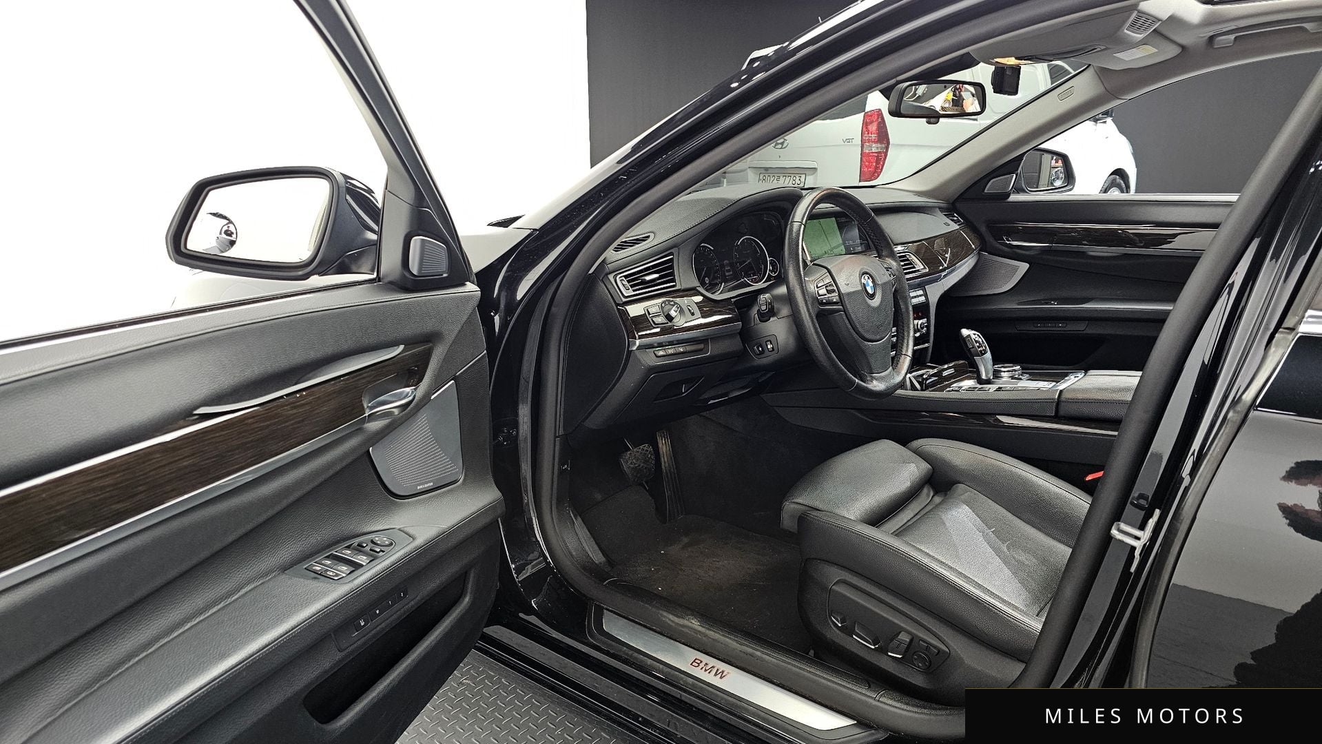 BMW 7 Series (F01) 2014 — миниатюра 11