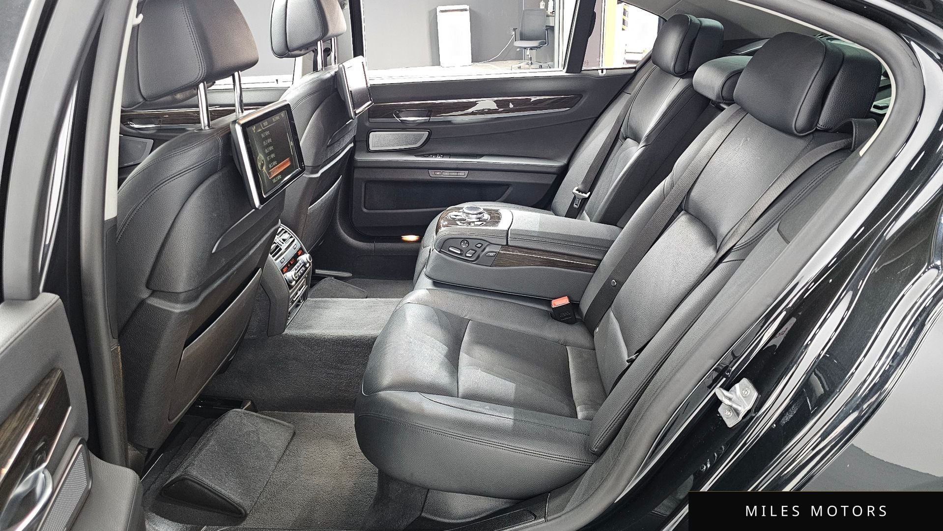 BMW 7 Series (F01) 2014 — миниатюра 12