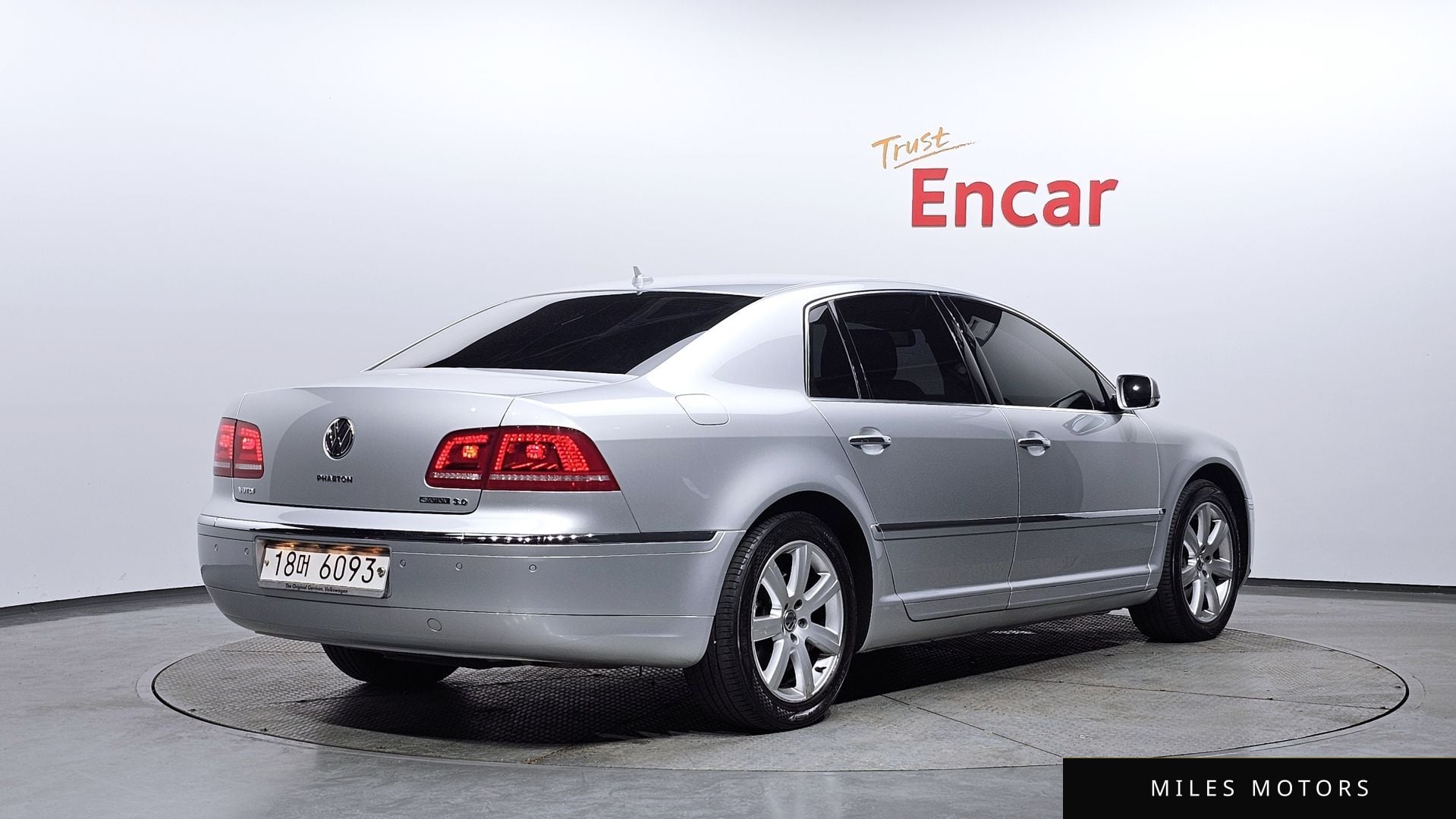 Volkswagen Phaeton 2011 — миниатюра 2