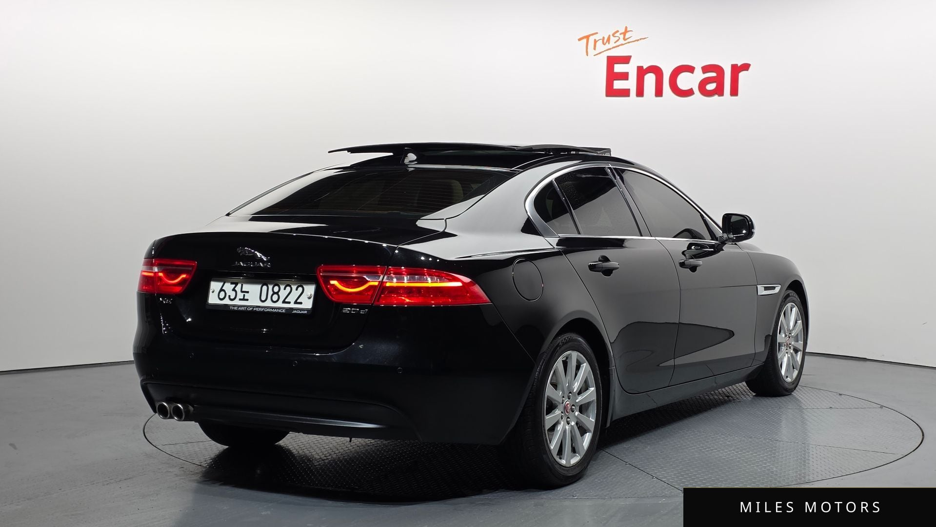 Jaguar XE 2016 — миниатюра 2