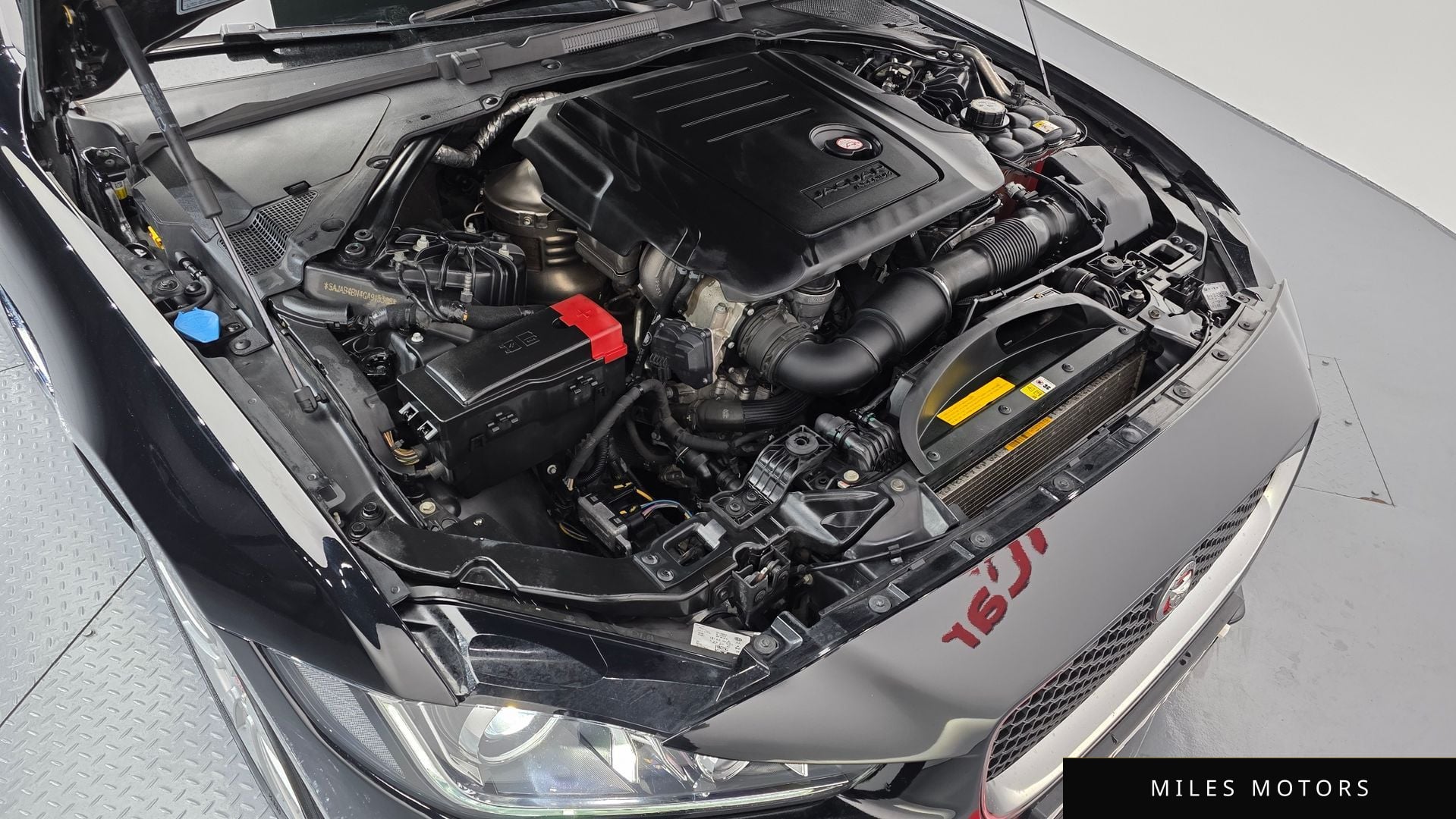 Jaguar XE 2016 — миниатюра 6