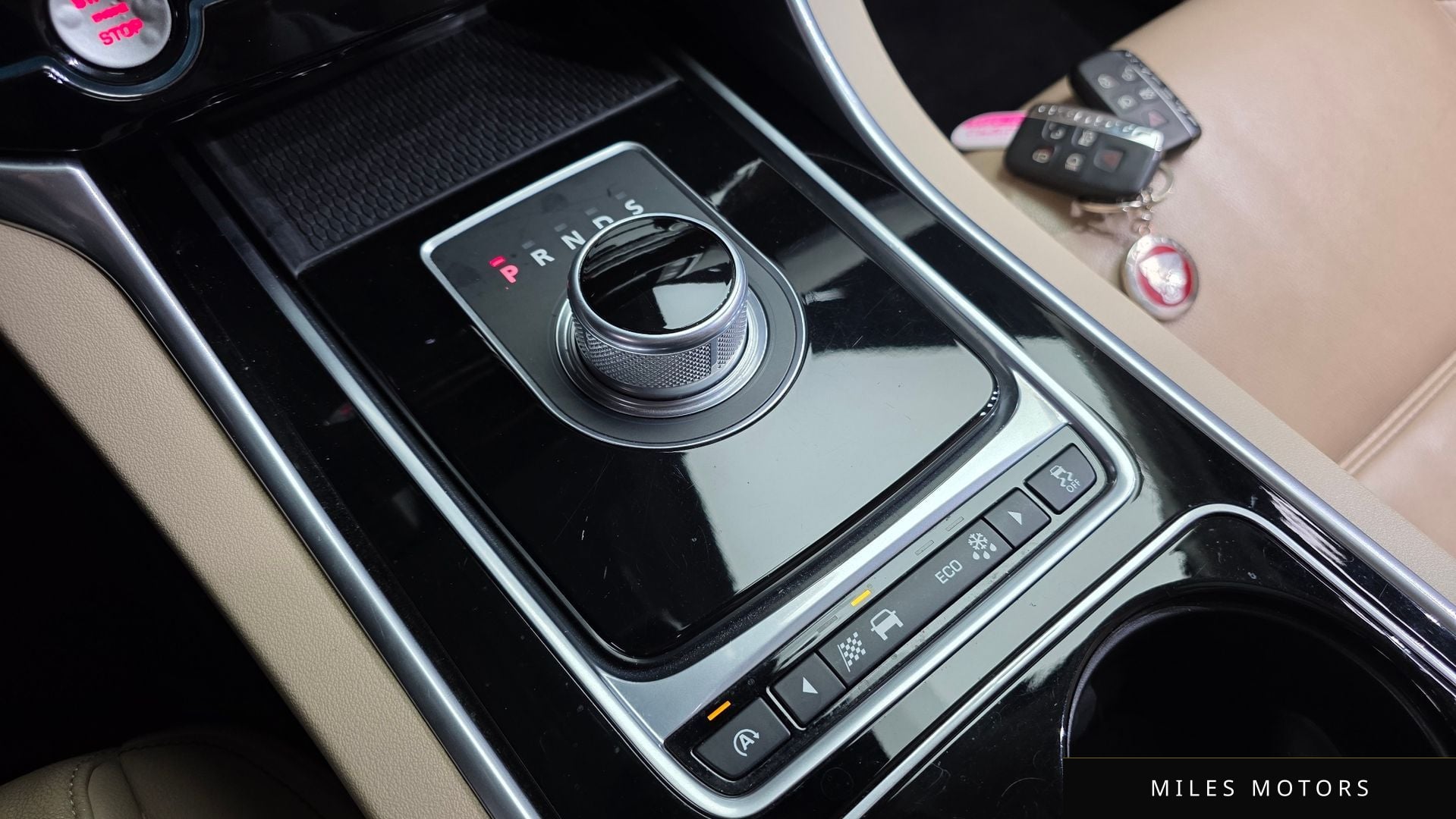 Jaguar XE 2016 — миниатюра 9