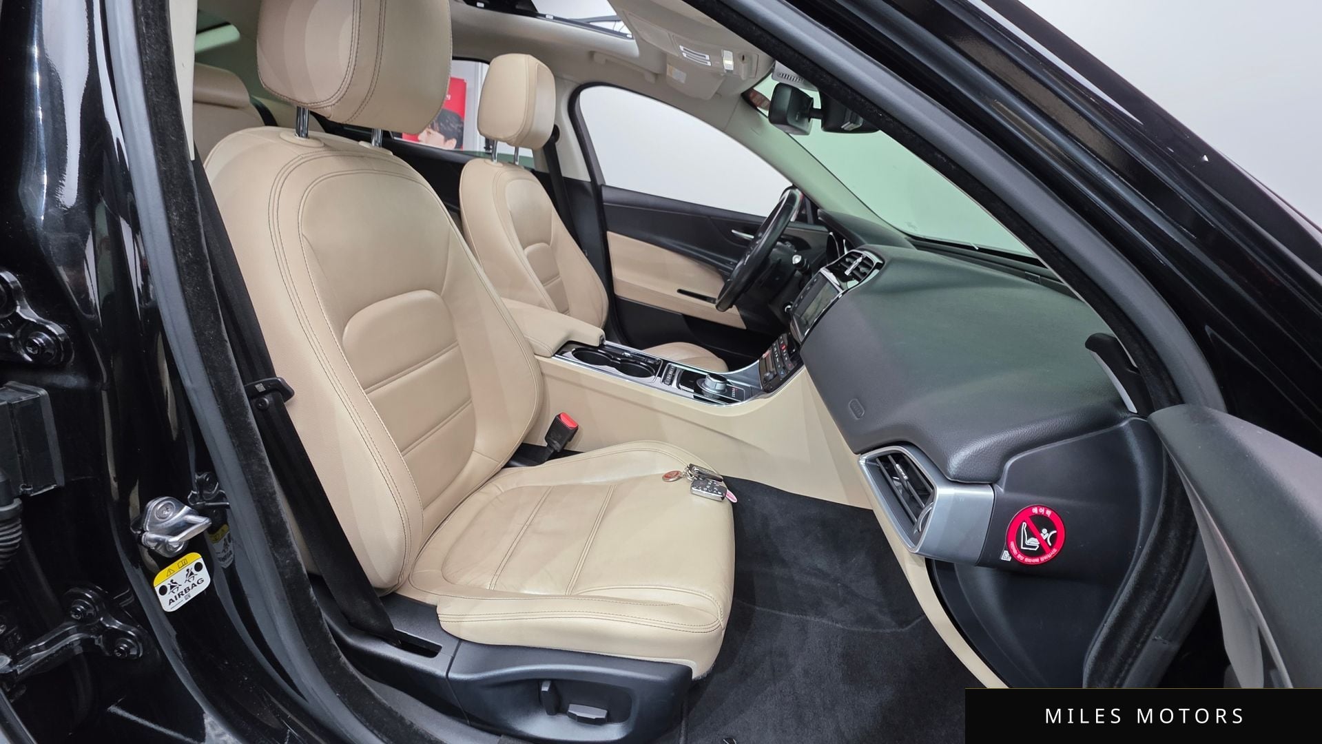 Jaguar XE 2016 — миниатюра 10