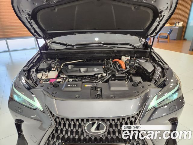 Лексус NX350h 2023 — миниатюра 17