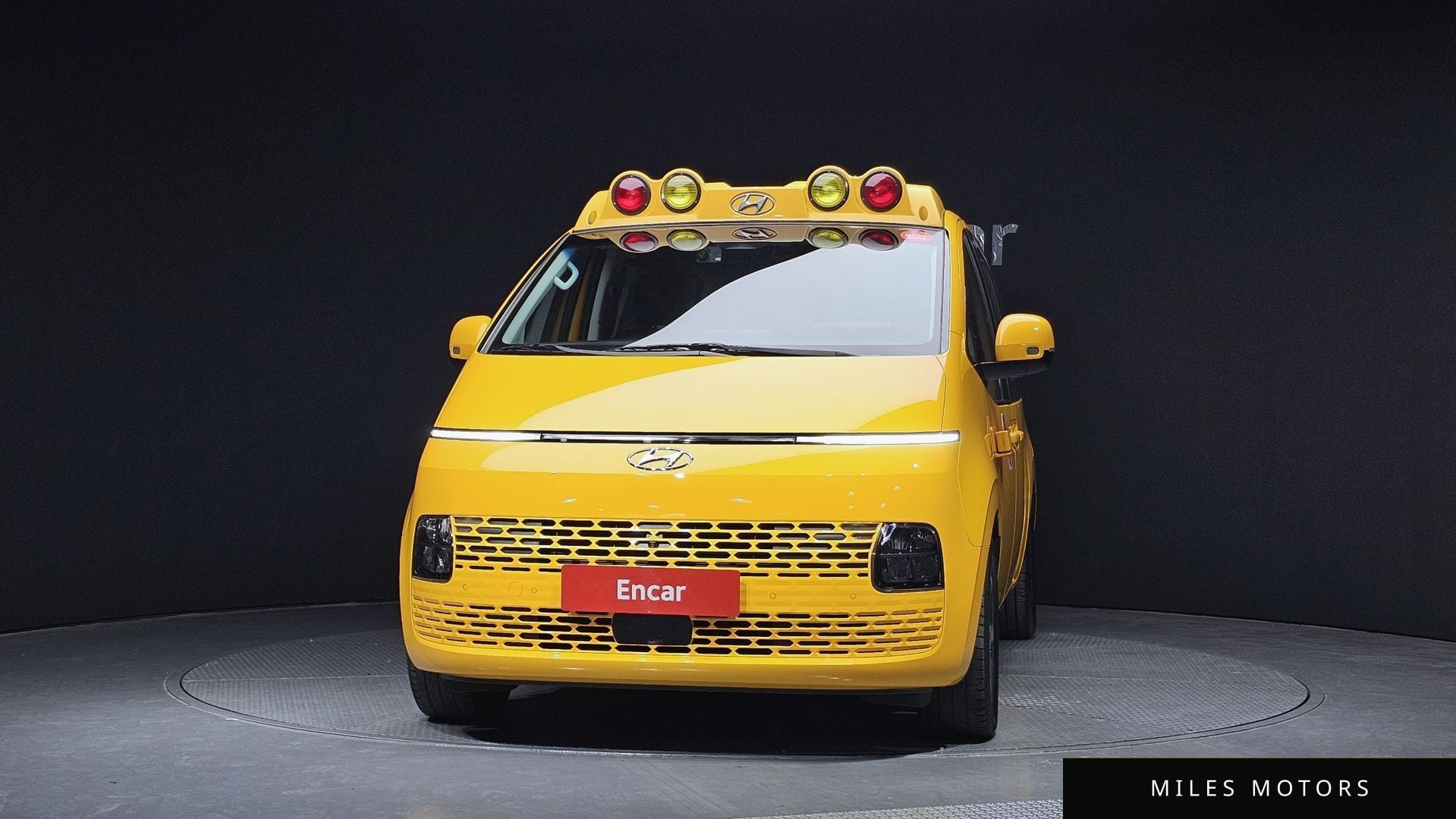 Hyundai Staria 2023 — миниатюра 3