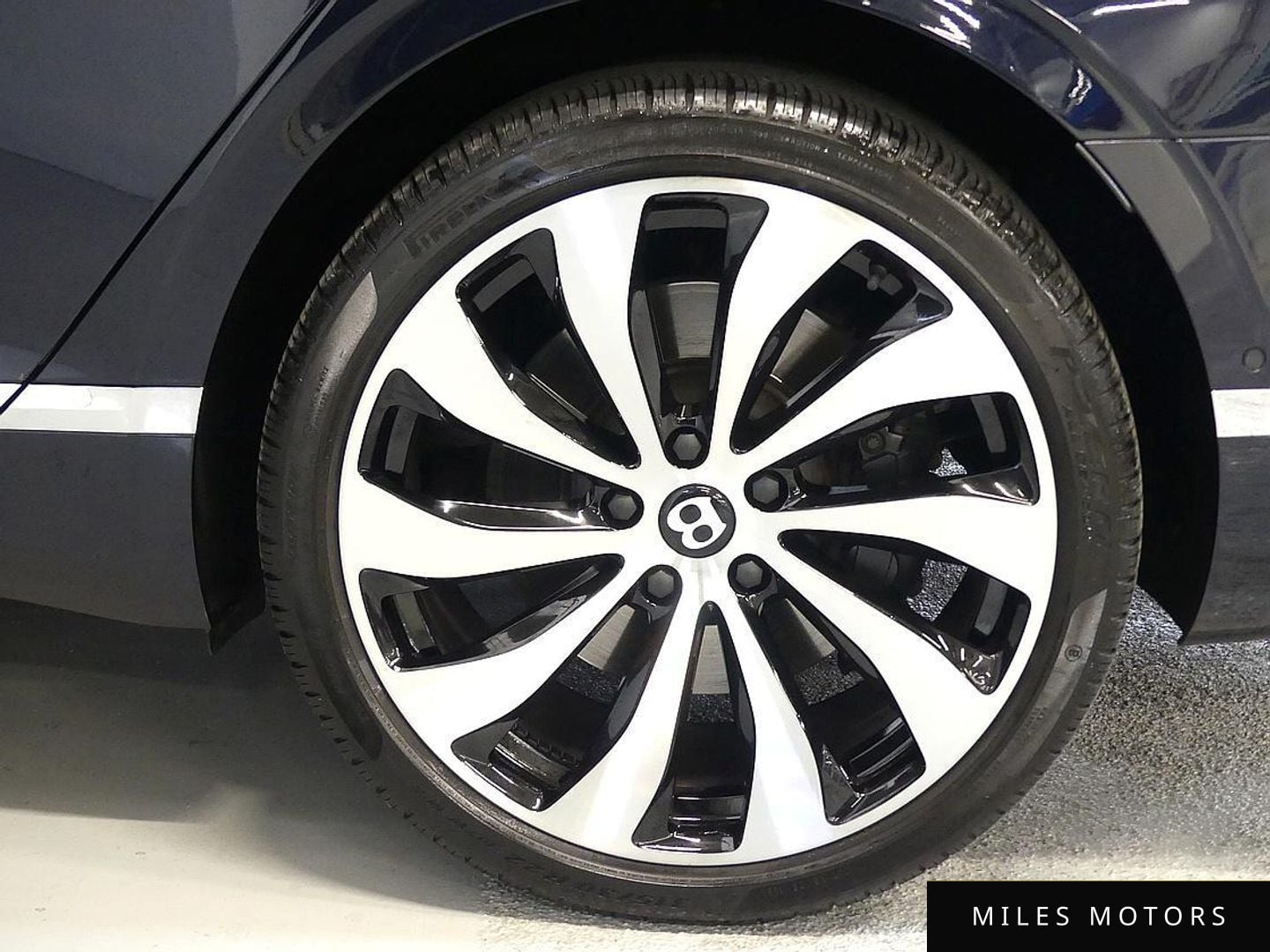 Bentley 플라잉스퍼 2023 — миниатюра 18