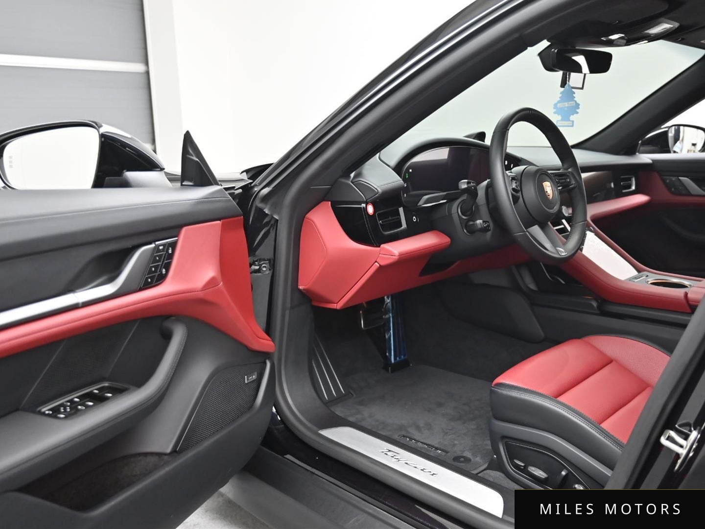 Porsche Taycan 2025 — миниатюра 11