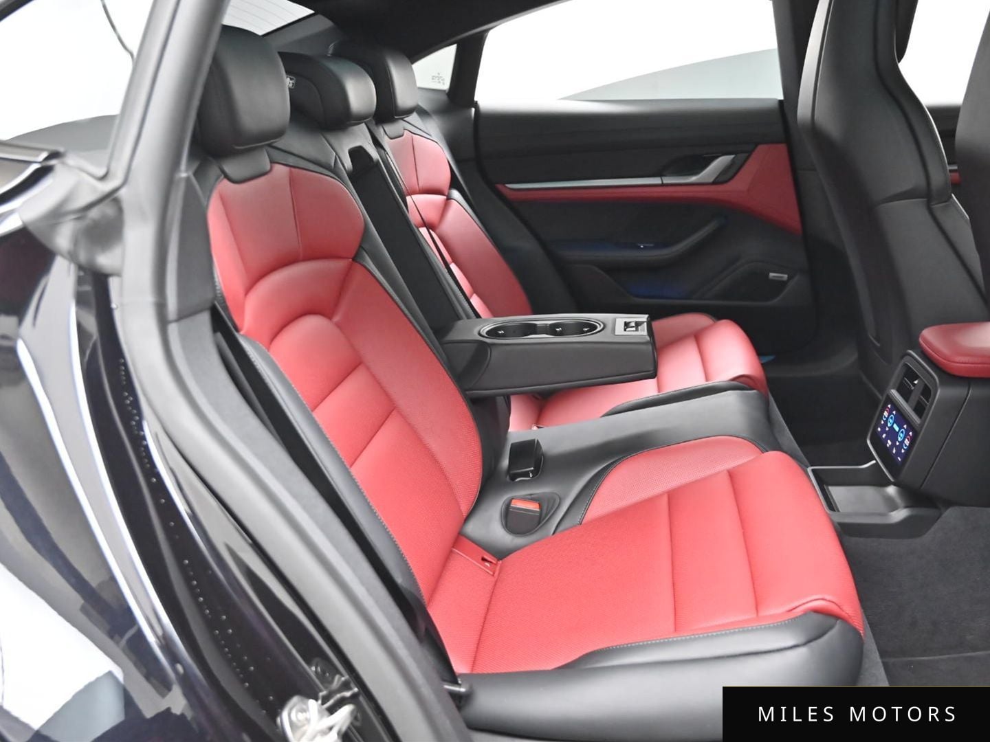 Porsche Taycan 2025 — миниатюра 12