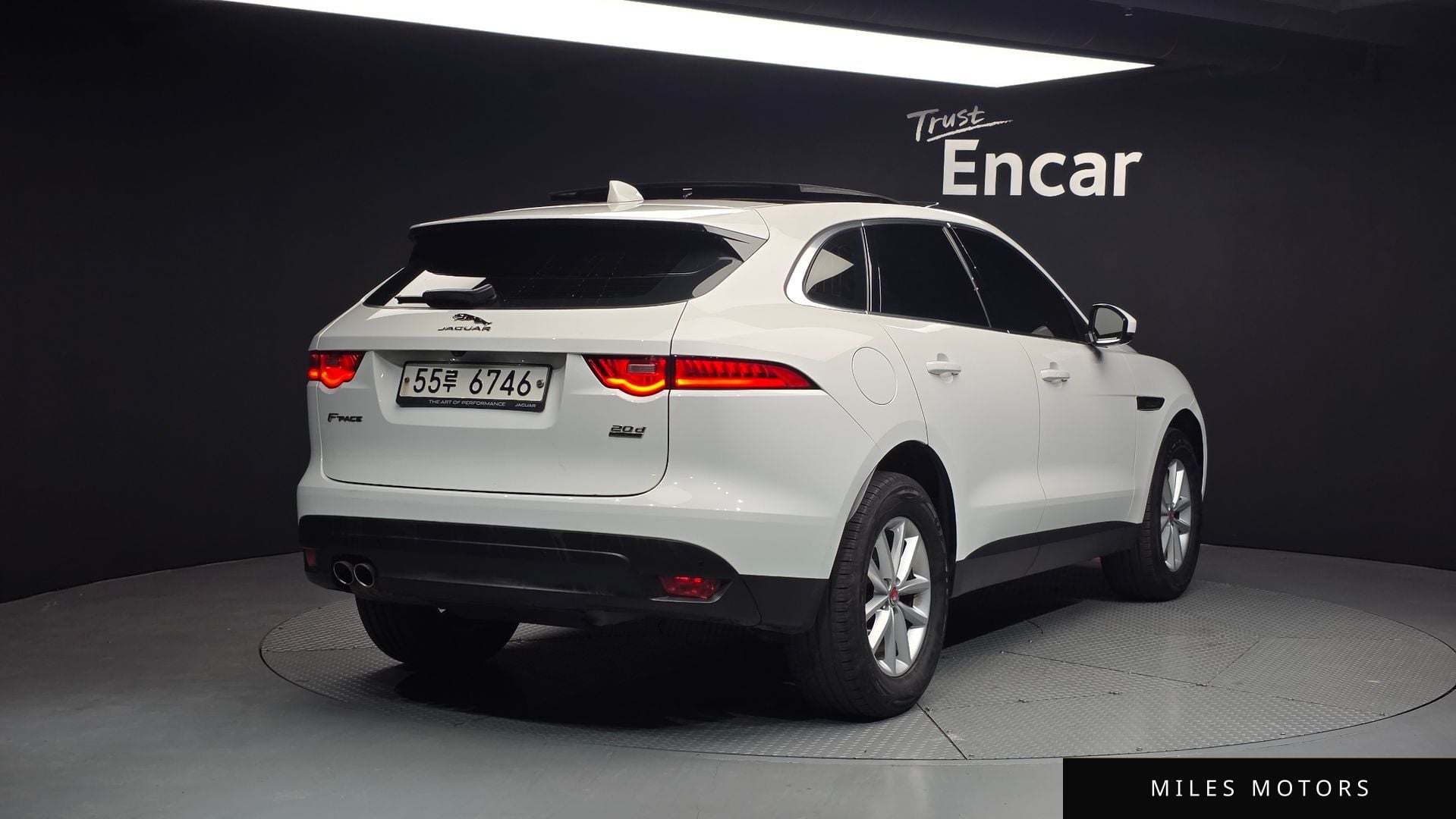 Jaguar F-PACE 2018 — миниатюра 2