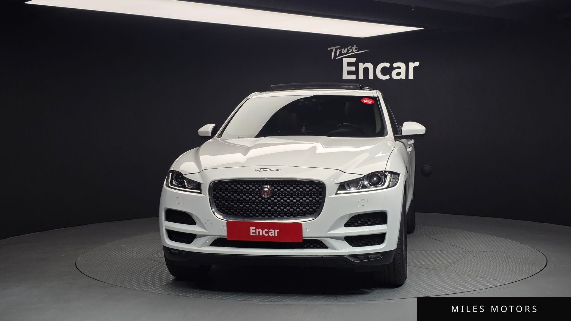 Jaguar F-PACE 2018 — миниатюра 3