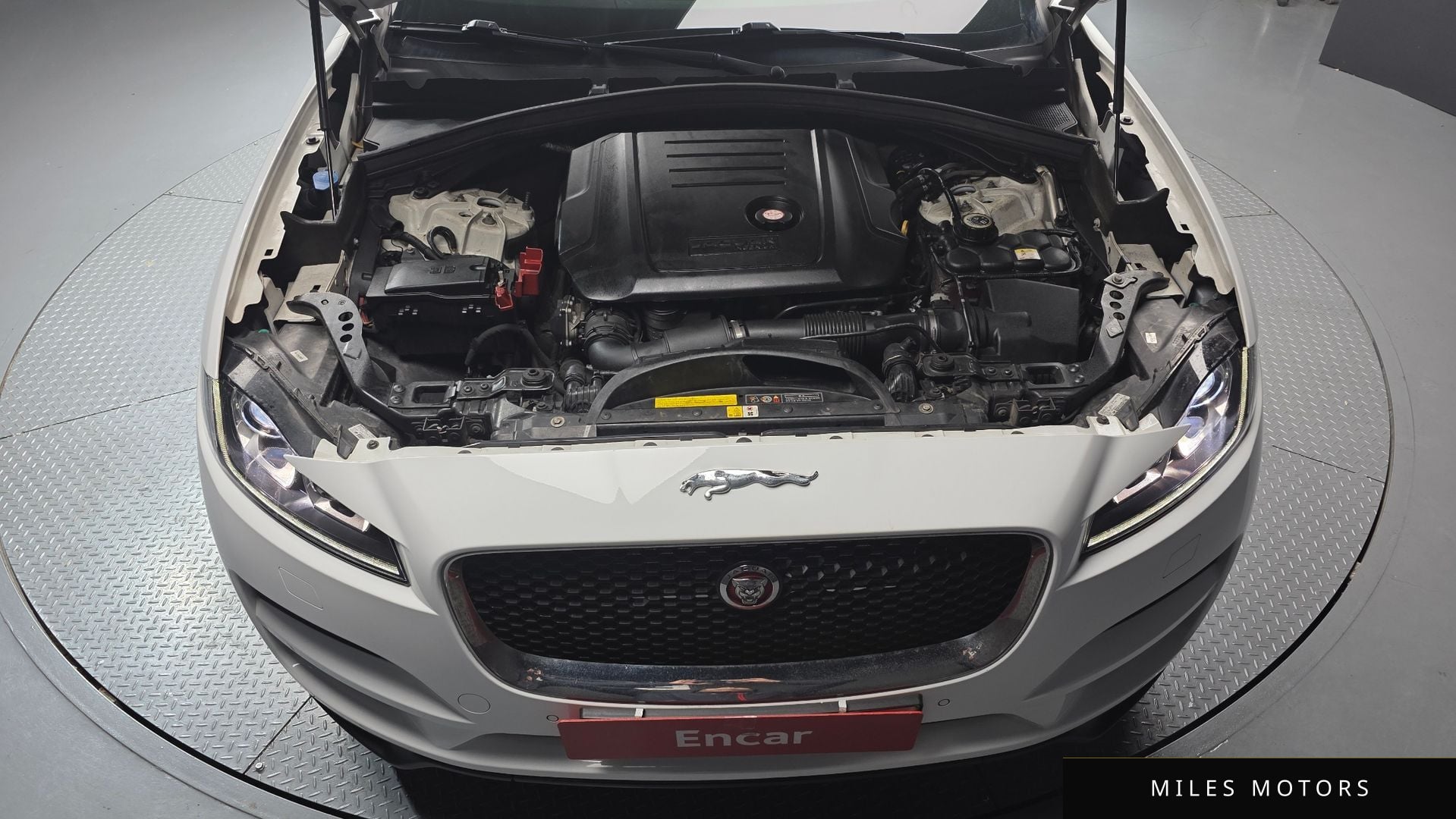 Jaguar F-PACE 2018 — миниатюра 6