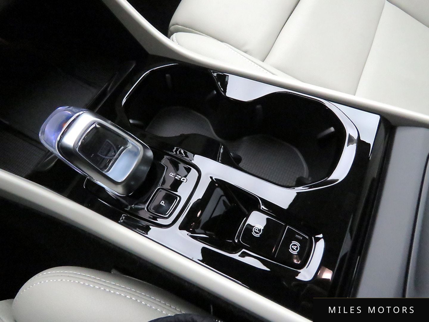 Volvo XC40 2025 — миниатюра 9