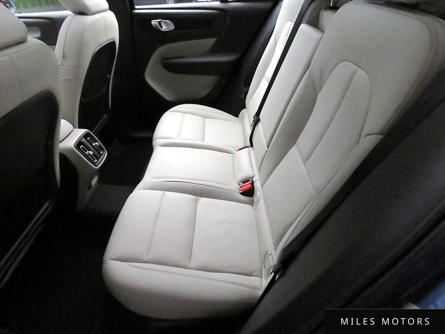 Volvo XC40 2025 — миниатюра 11