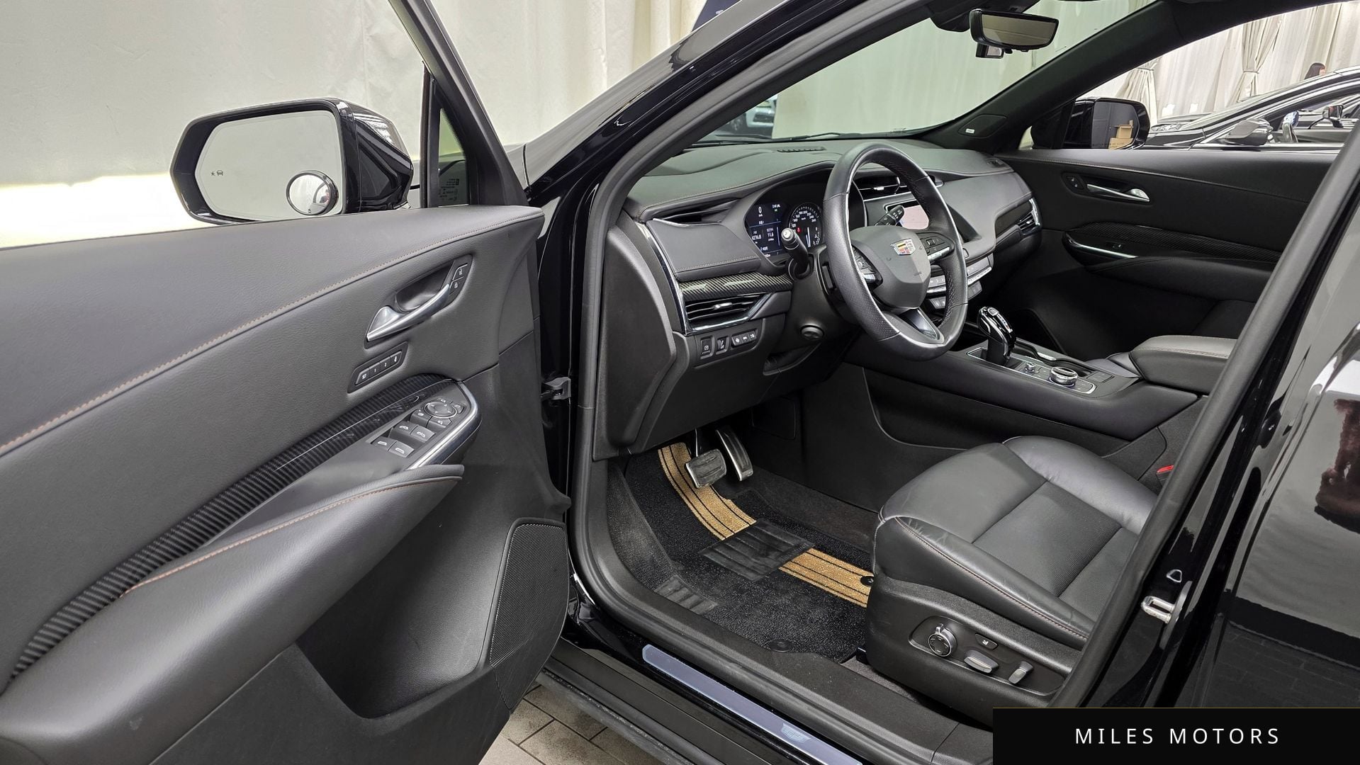Cadillac XT4 2023 — миниатюра 10