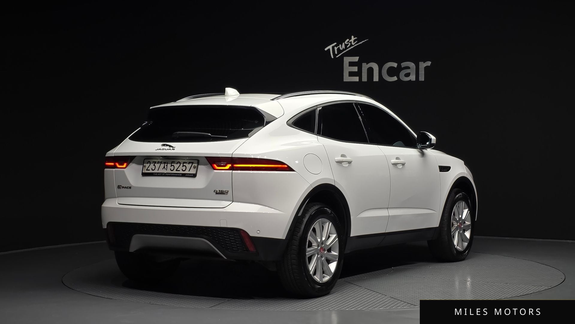 Jaguar E-PACE 2019 — миниатюра 2