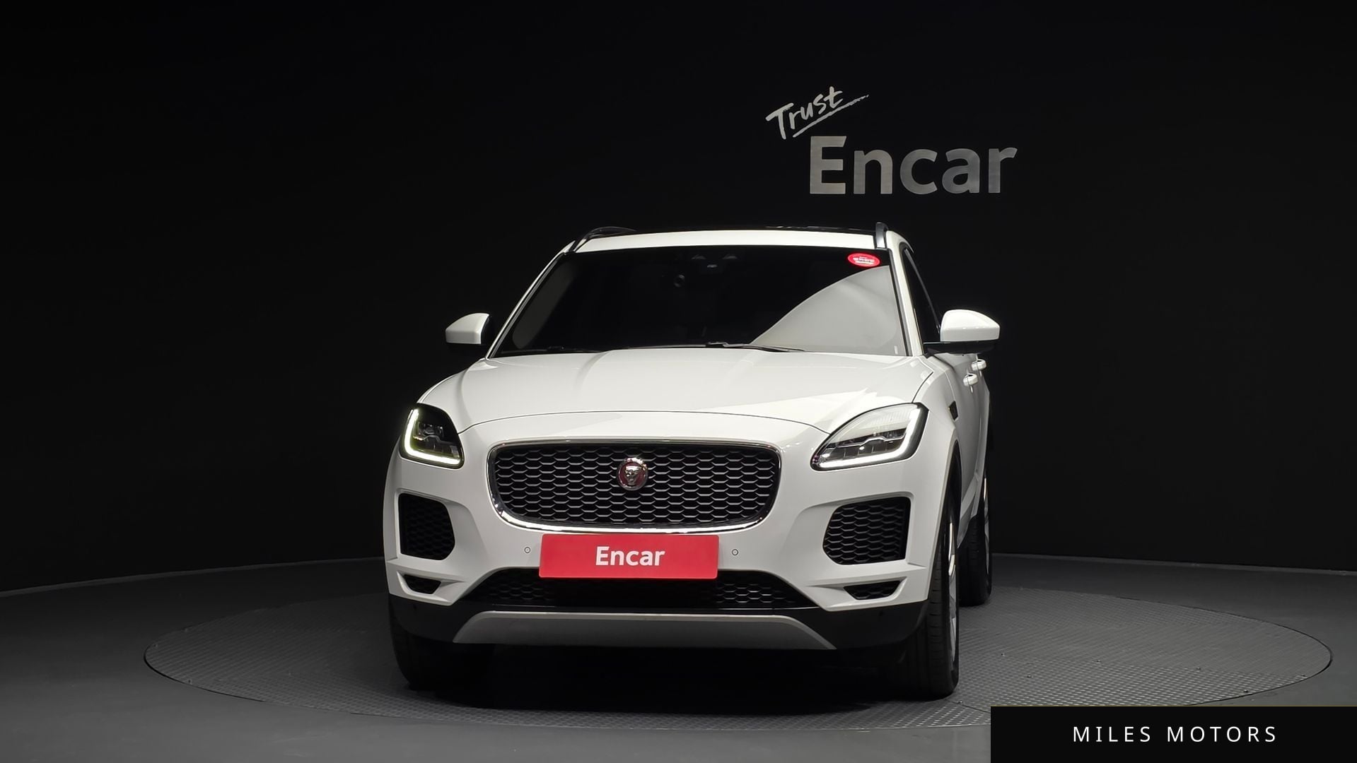 Jaguar E-PACE 2019 — миниатюра 3