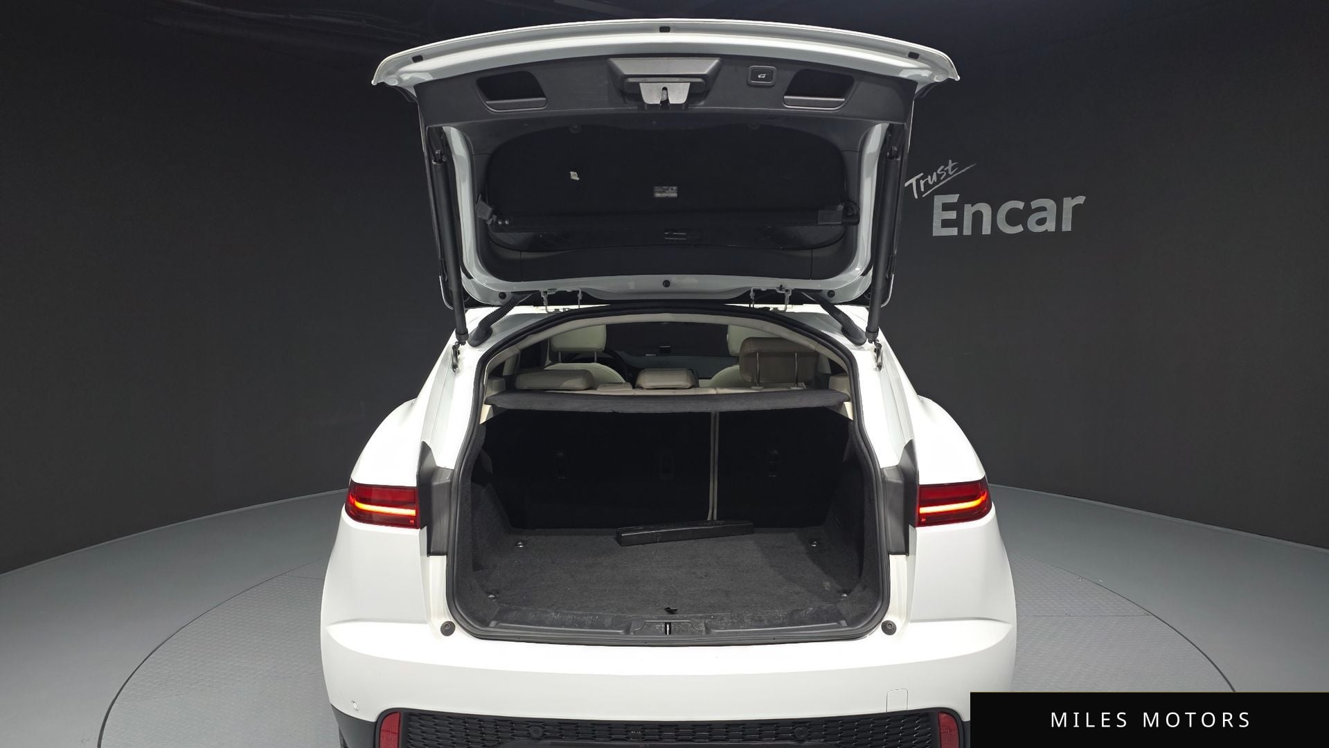 Jaguar E-PACE 2019 — миниатюра 20