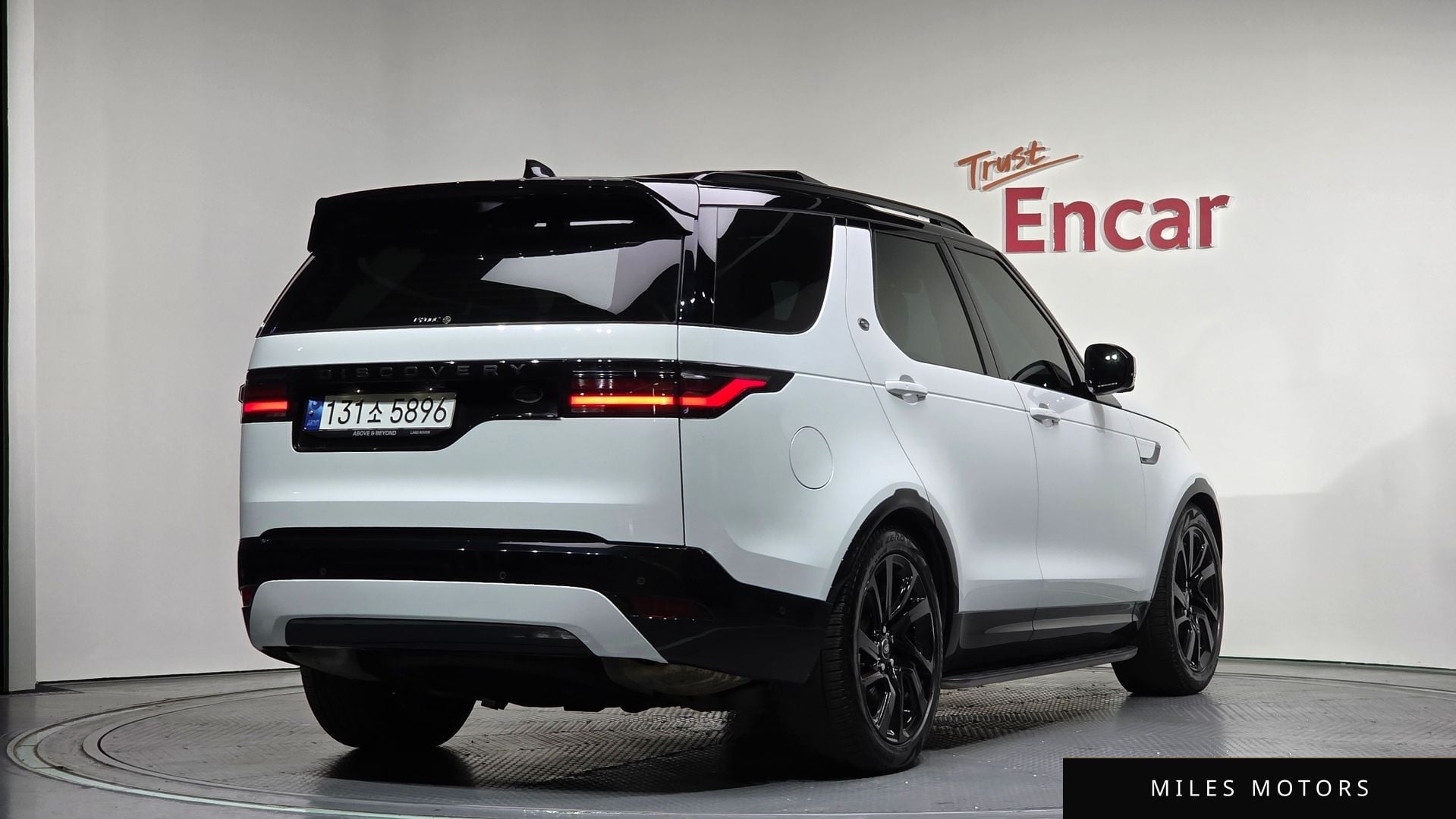 Land Rover Discovery 2023 — миниатюра 2