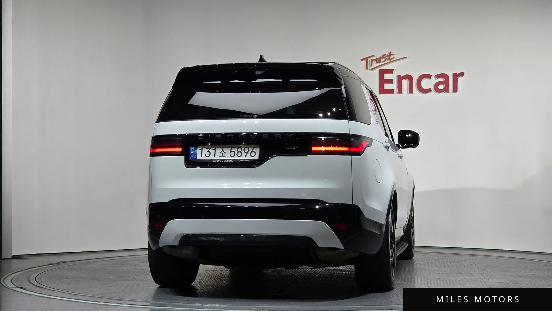 Land Rover Discovery 2023 — миниатюра 4