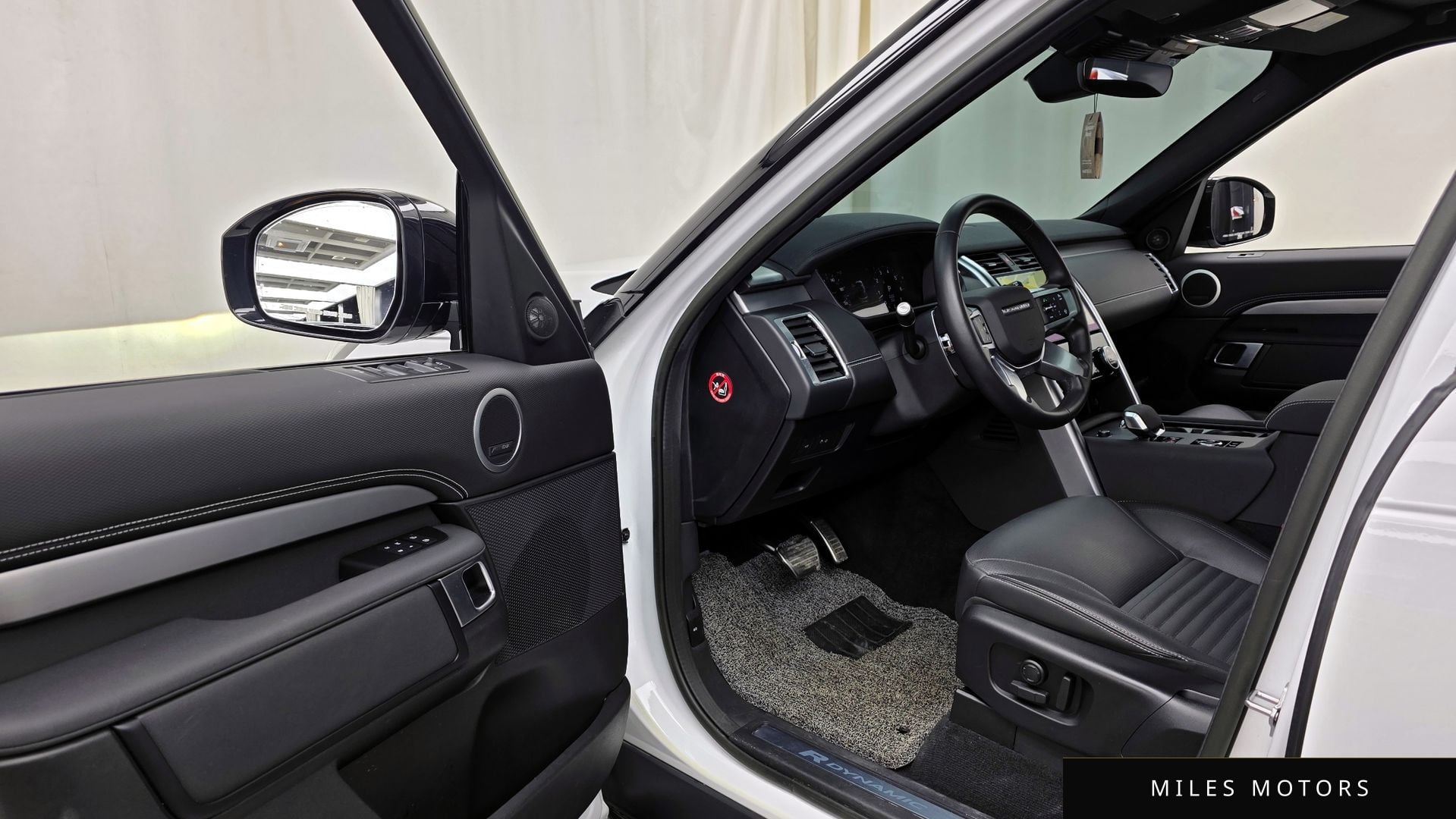 Land Rover Discovery 2023 — миниатюра 10