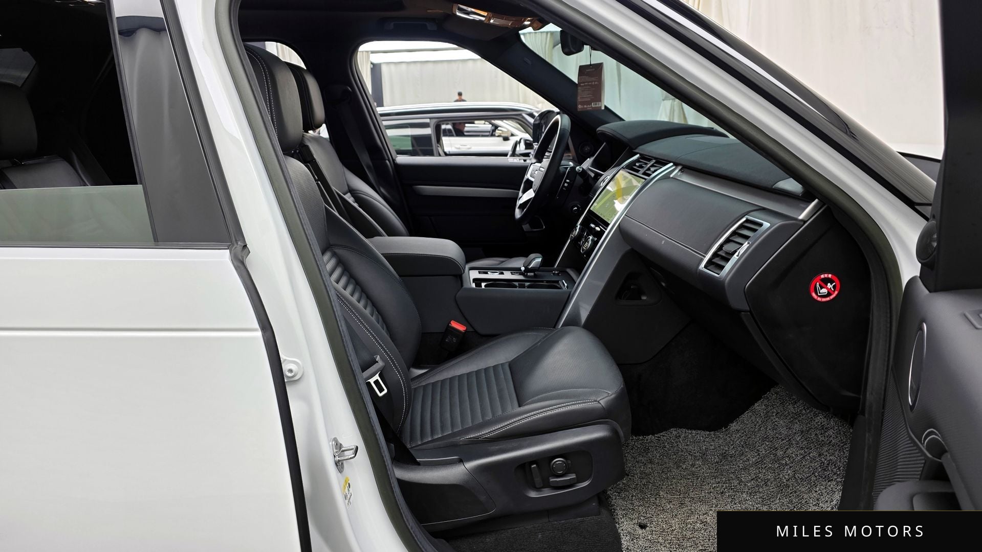 Land Rover Discovery 2023 — миниатюра 11