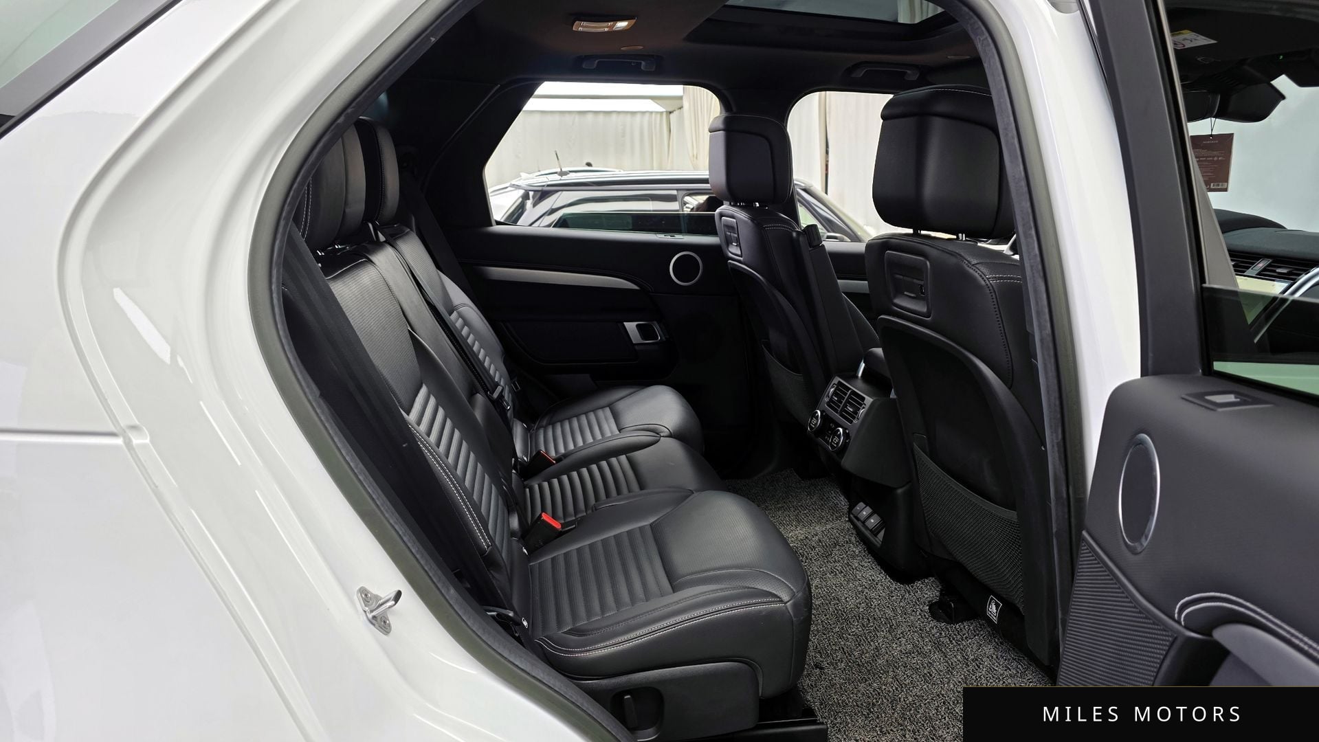 Land Rover Discovery 2023 — миниатюра 12