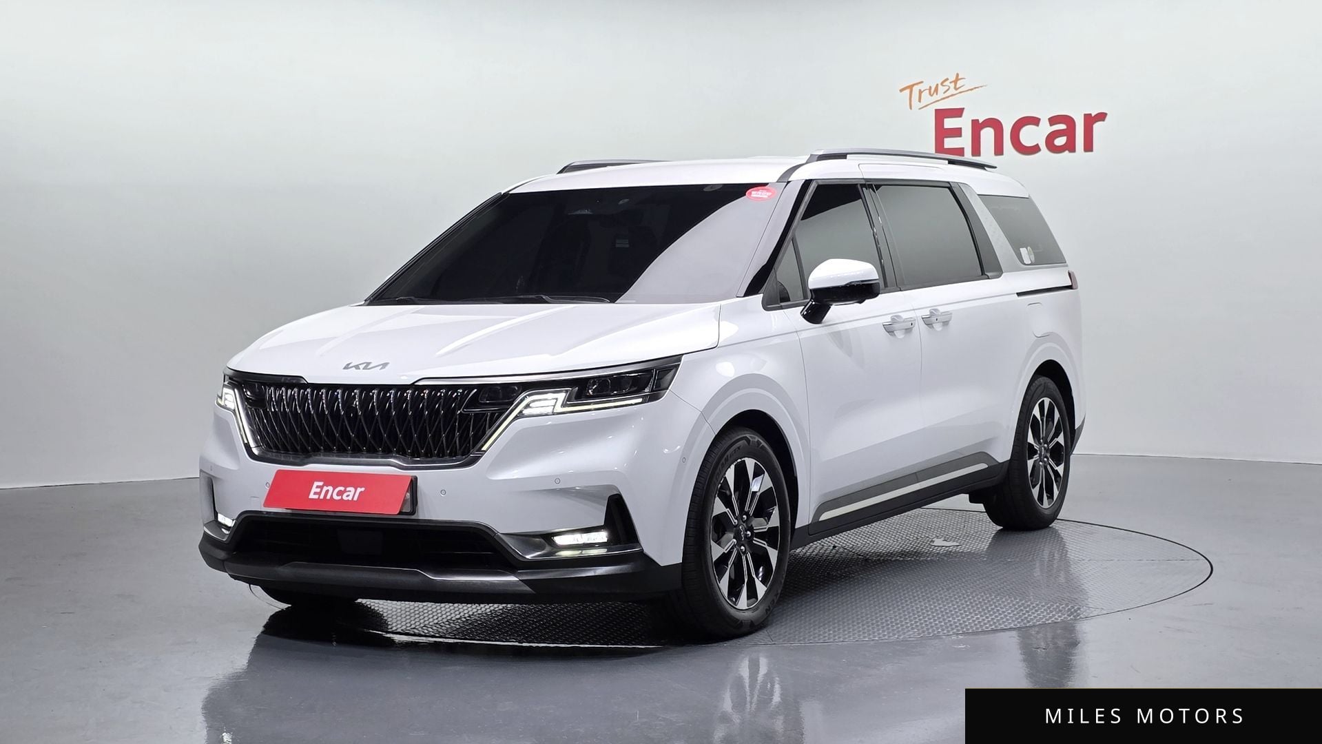 Kia Carnival 2023 — фото 1 из 12
