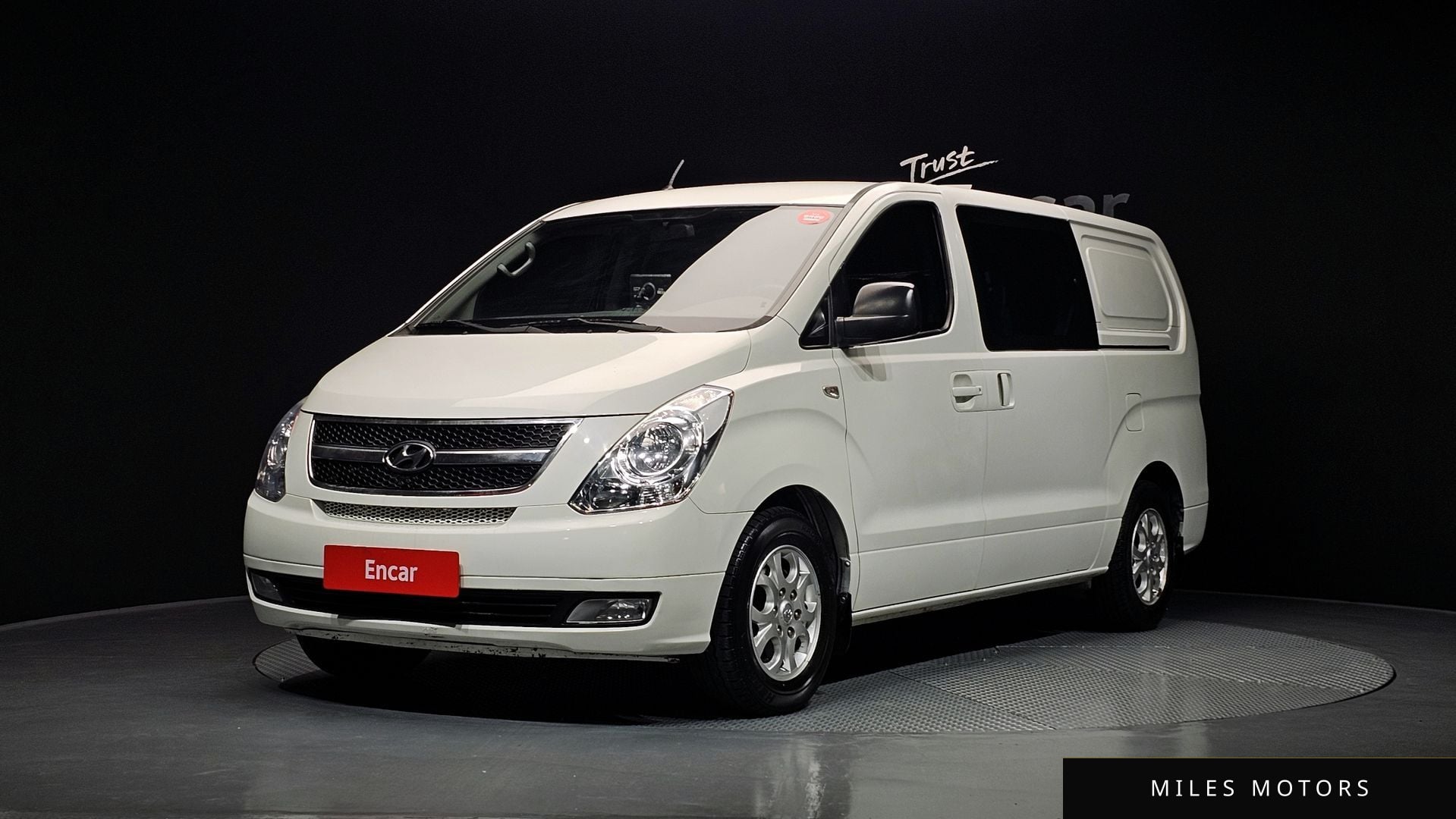 Hyundai Starex 2010 — фото 1 из 12