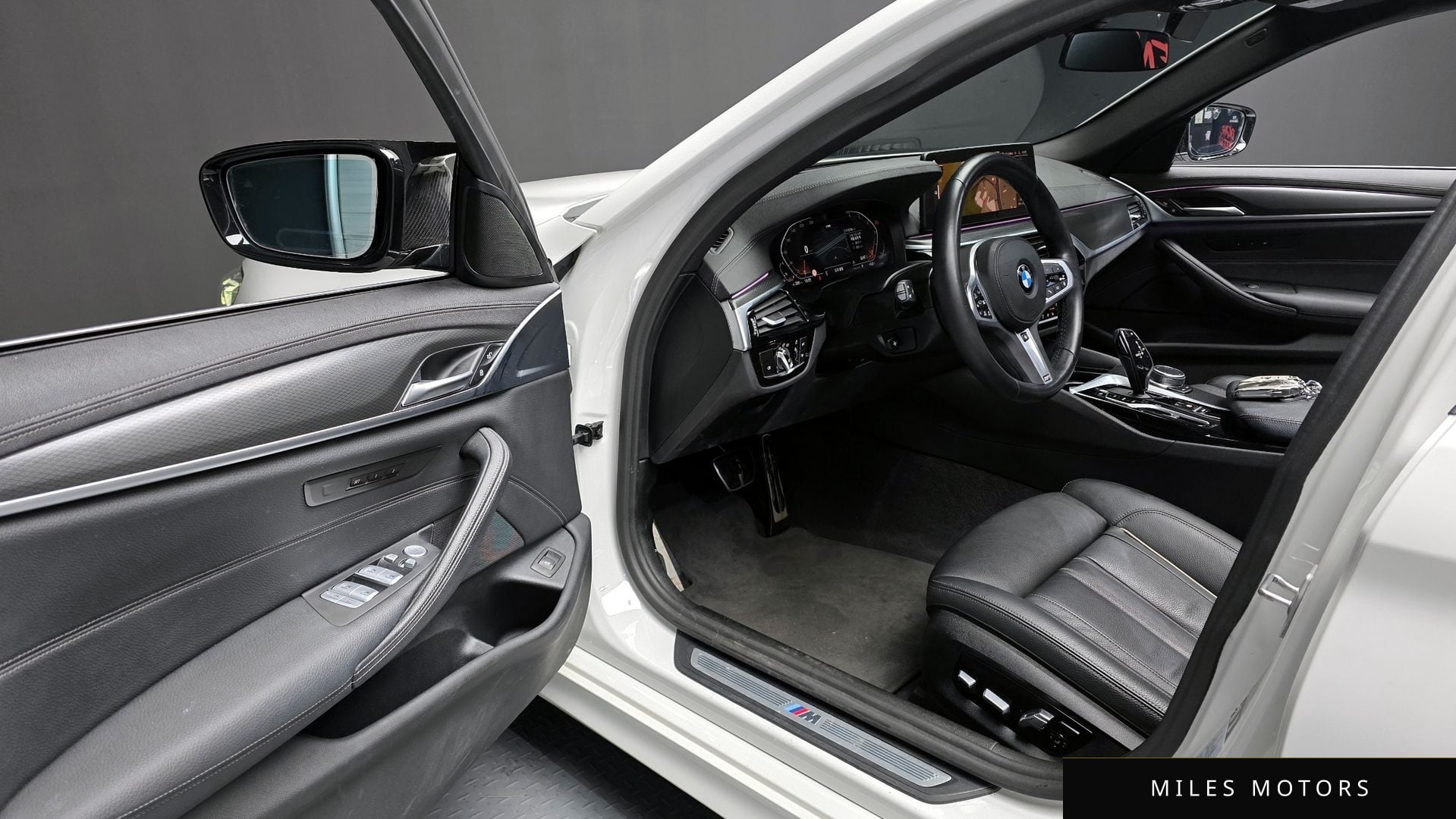 BMW 5 Series (G30) 2022 — миниатюра 10