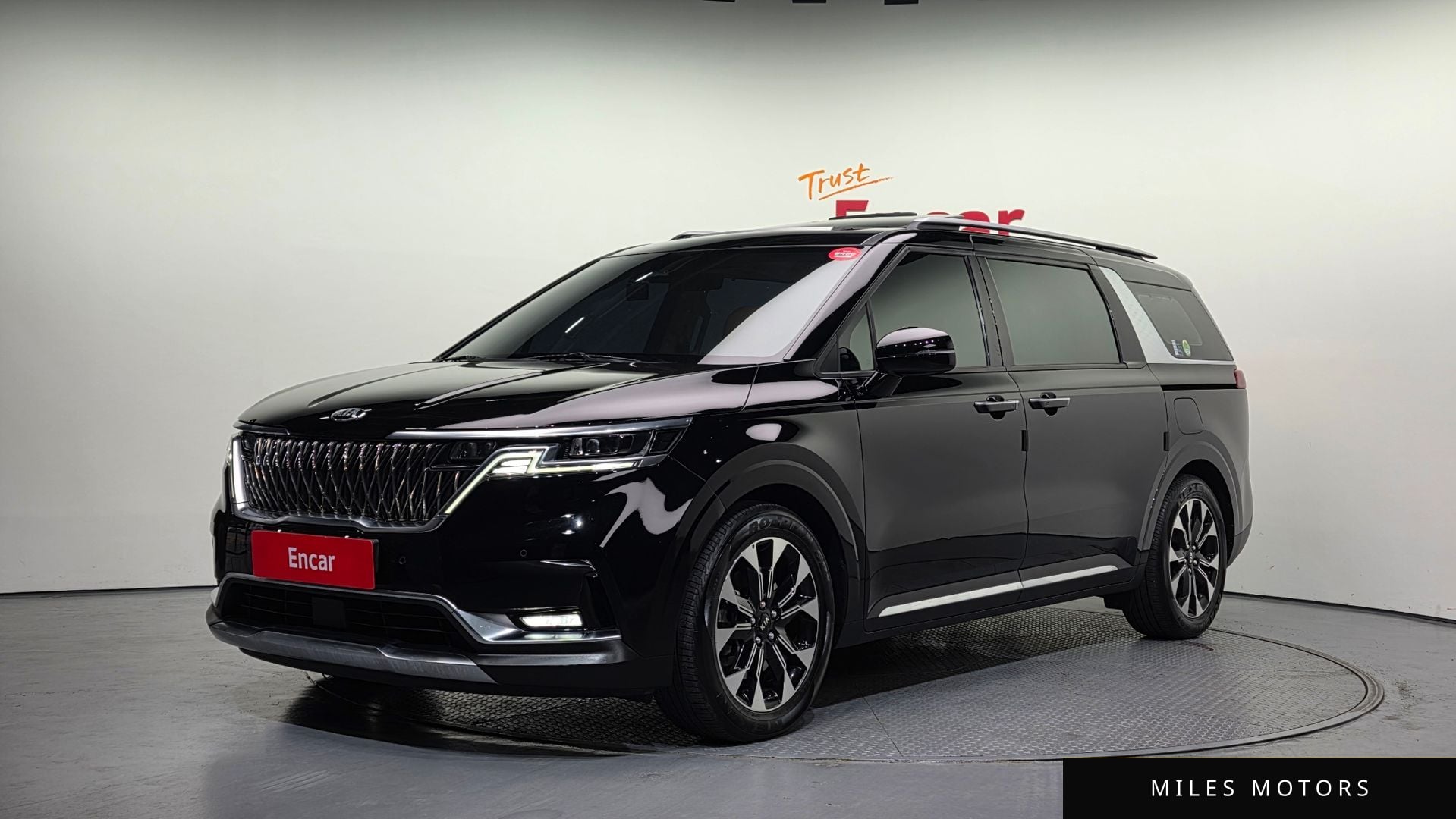 Kia Carnival 2021 — фото 1 из 12