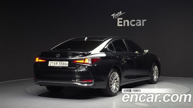 Лексус ES300h 2023 — миниатюра 2