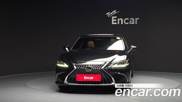 Лексус ES300h 2023 — миниатюра 3