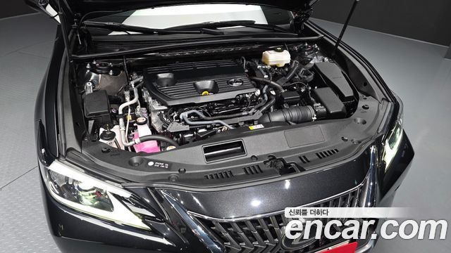 Лексус ES300h 2023 — миниатюра 6