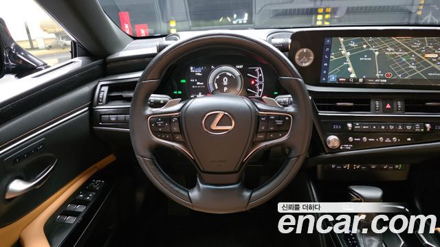 Лексус ES300h 2023 — миниатюра 17