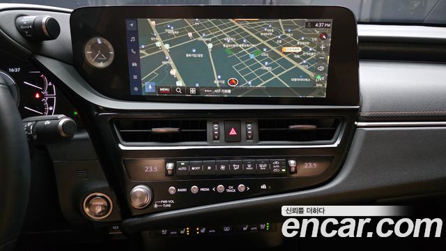Лексус ES300h 2023 — миниатюра 18