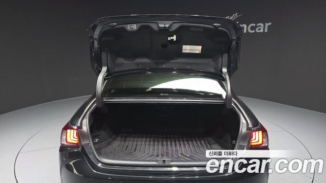Лексус ES300h 2023 — миниатюра 24