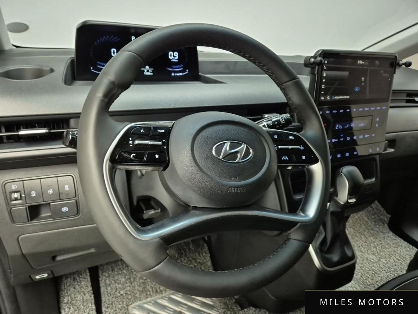 Hyundai Staria 2022 — миниатюра 9