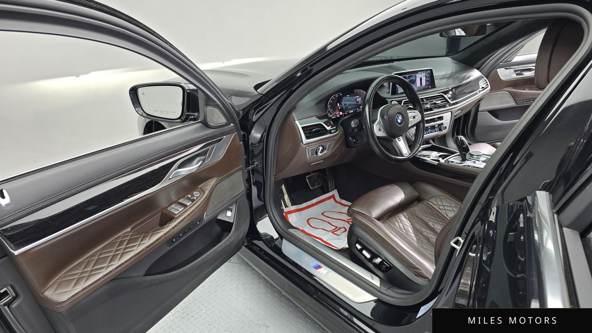 BMW 7 Series (G11) 2021 — миниатюра 7