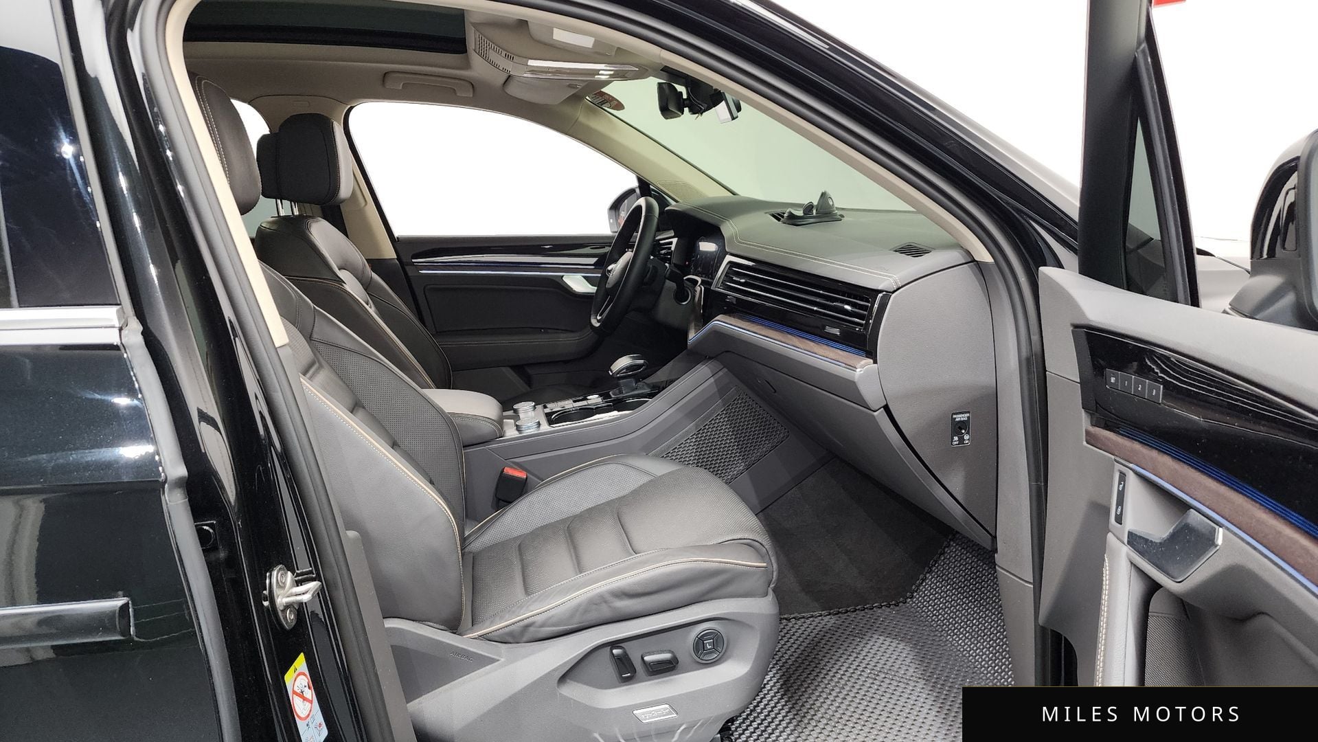Volkswagen Touareg 2023 — миниатюра 11