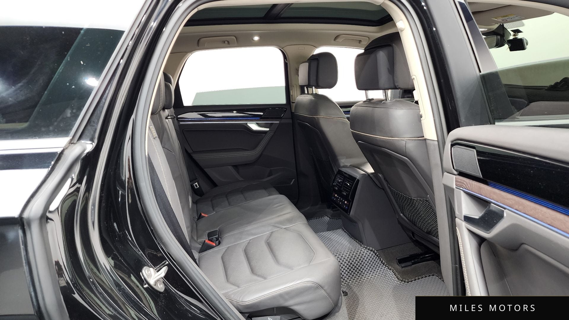 Volkswagen Touareg 2023 — миниатюра 12