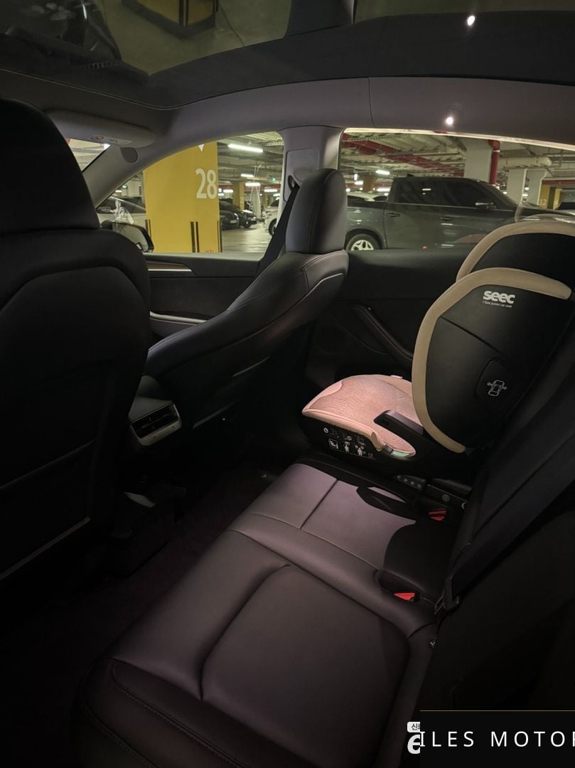 Tesla 모델 Y 2025 — миниатюра 6