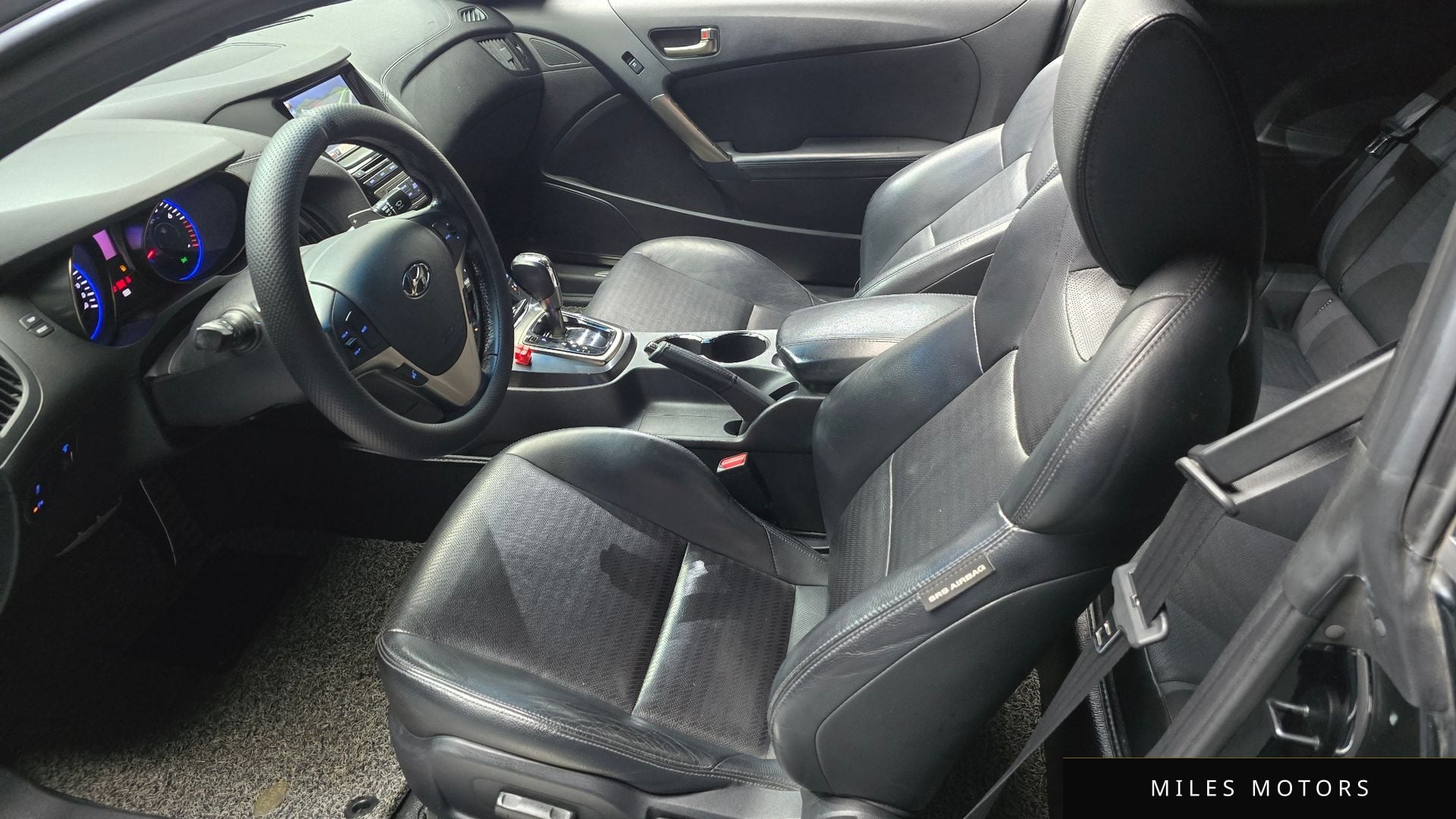 Hyundai Genesis 2012 — миниатюра 7