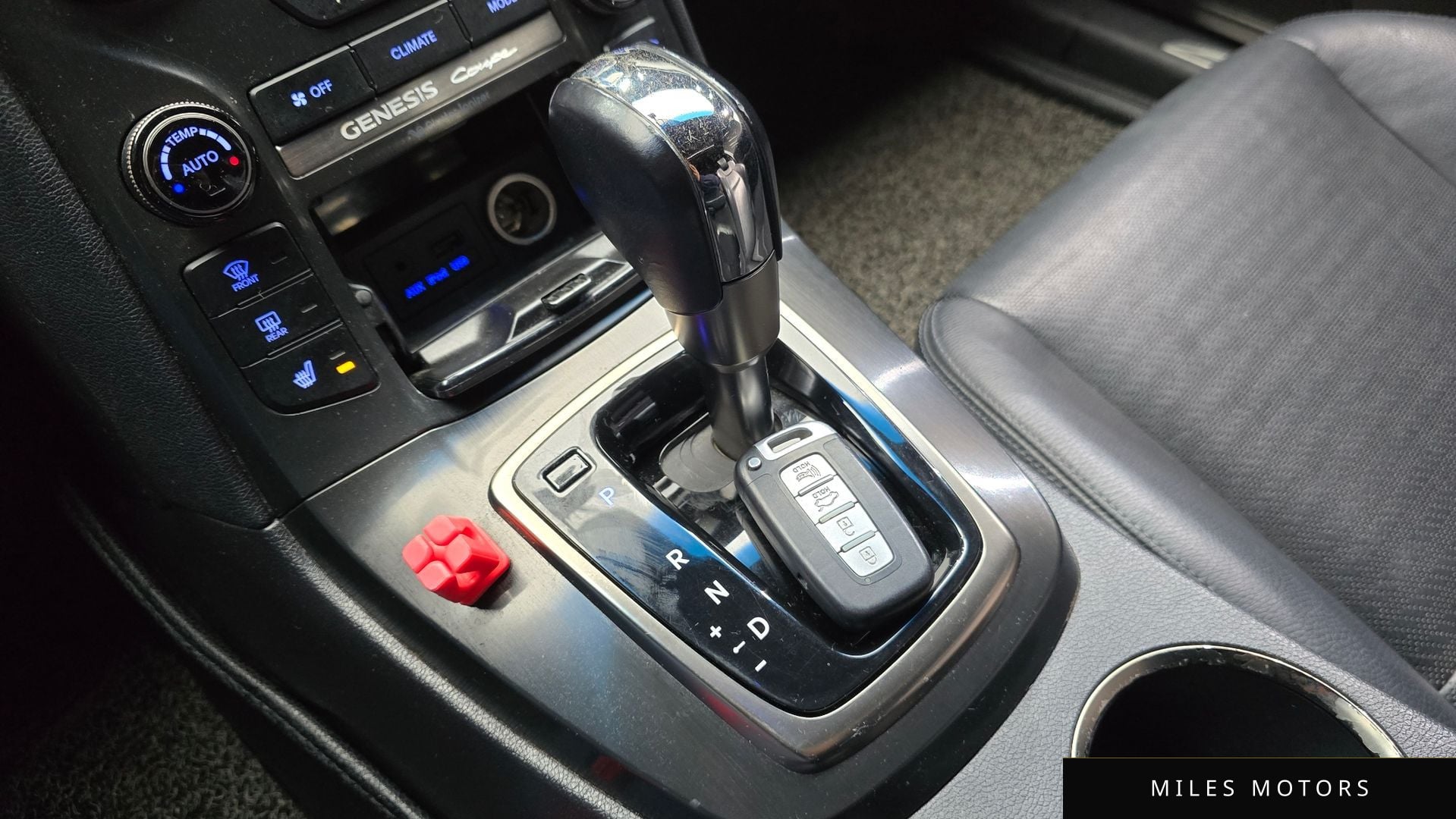 Hyundai Genesis 2012 — миниатюра 9