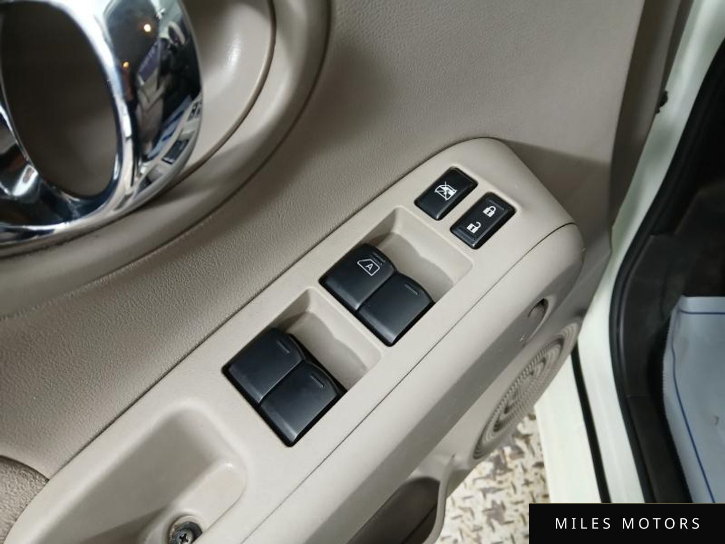 Nissan Cube 2011 — миниатюра 10