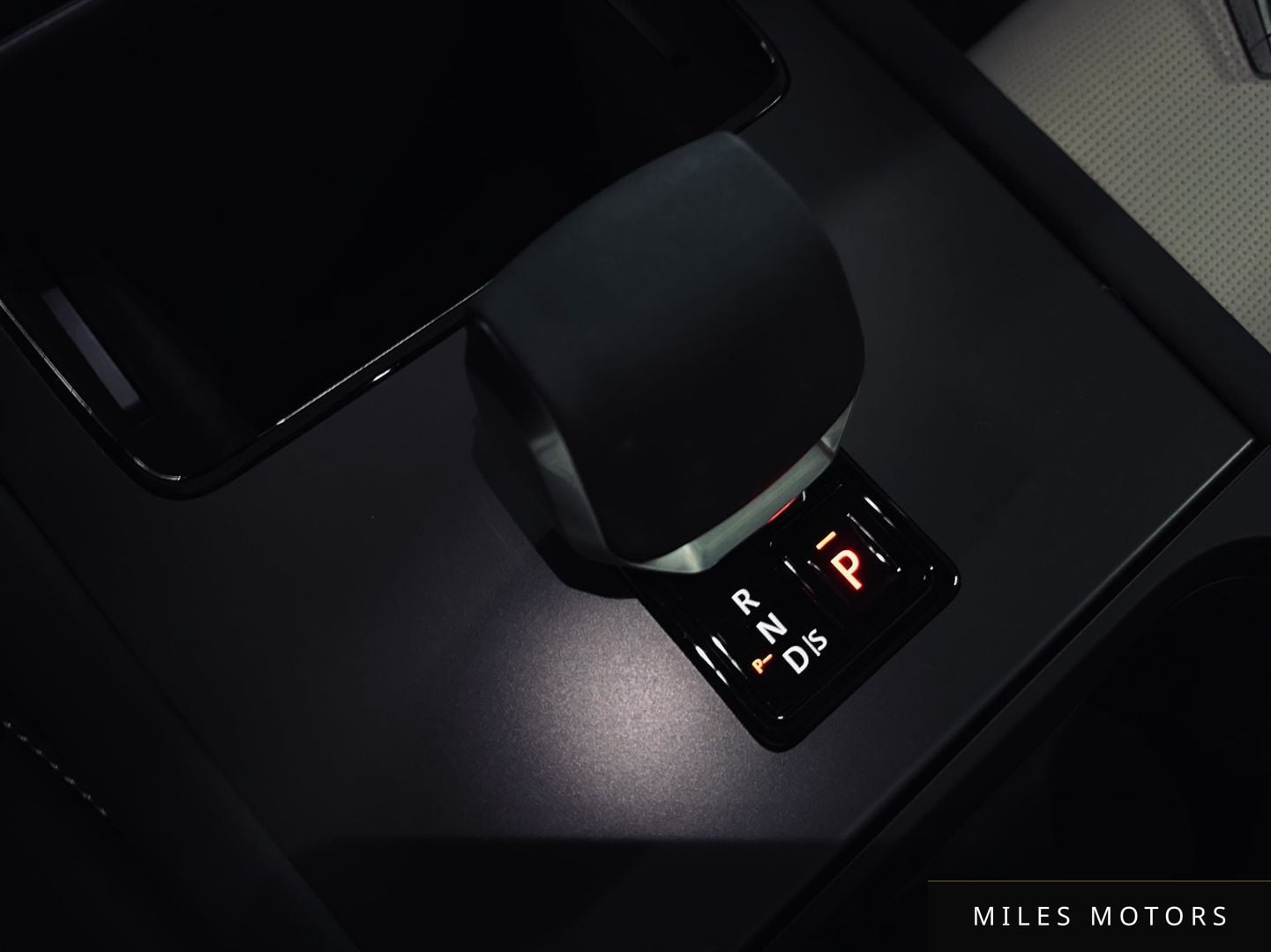 Land Rover Discovery Sport 2024 — миниатюра 9