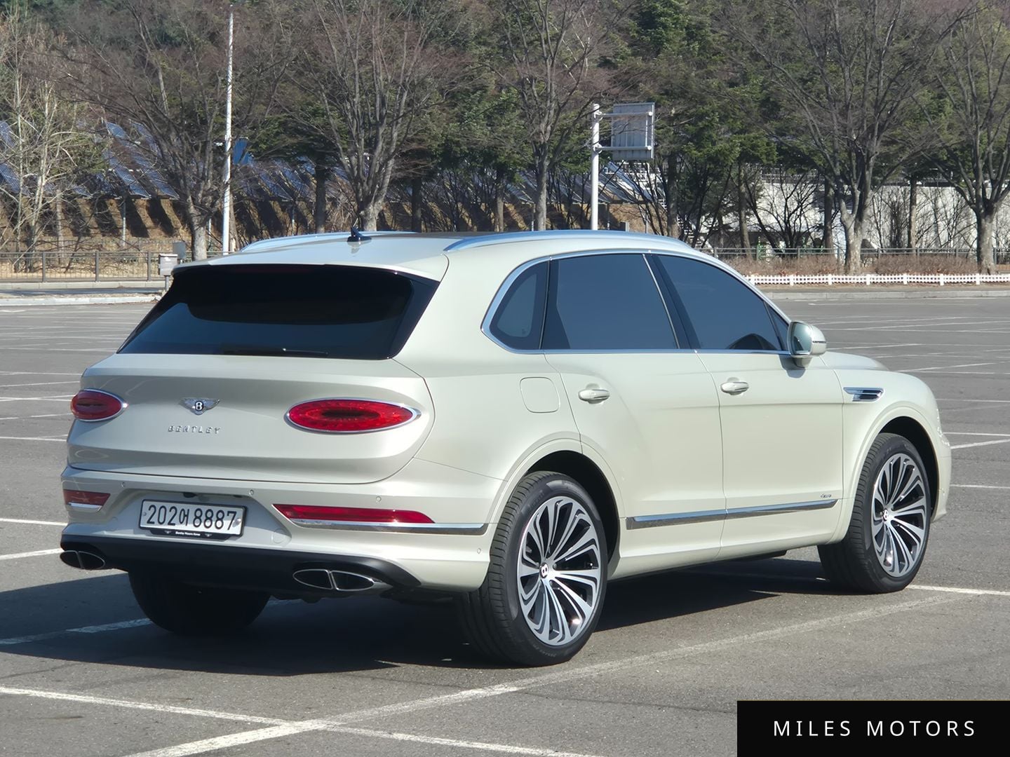 Bentley Bentayga 2023 — миниатюра 2