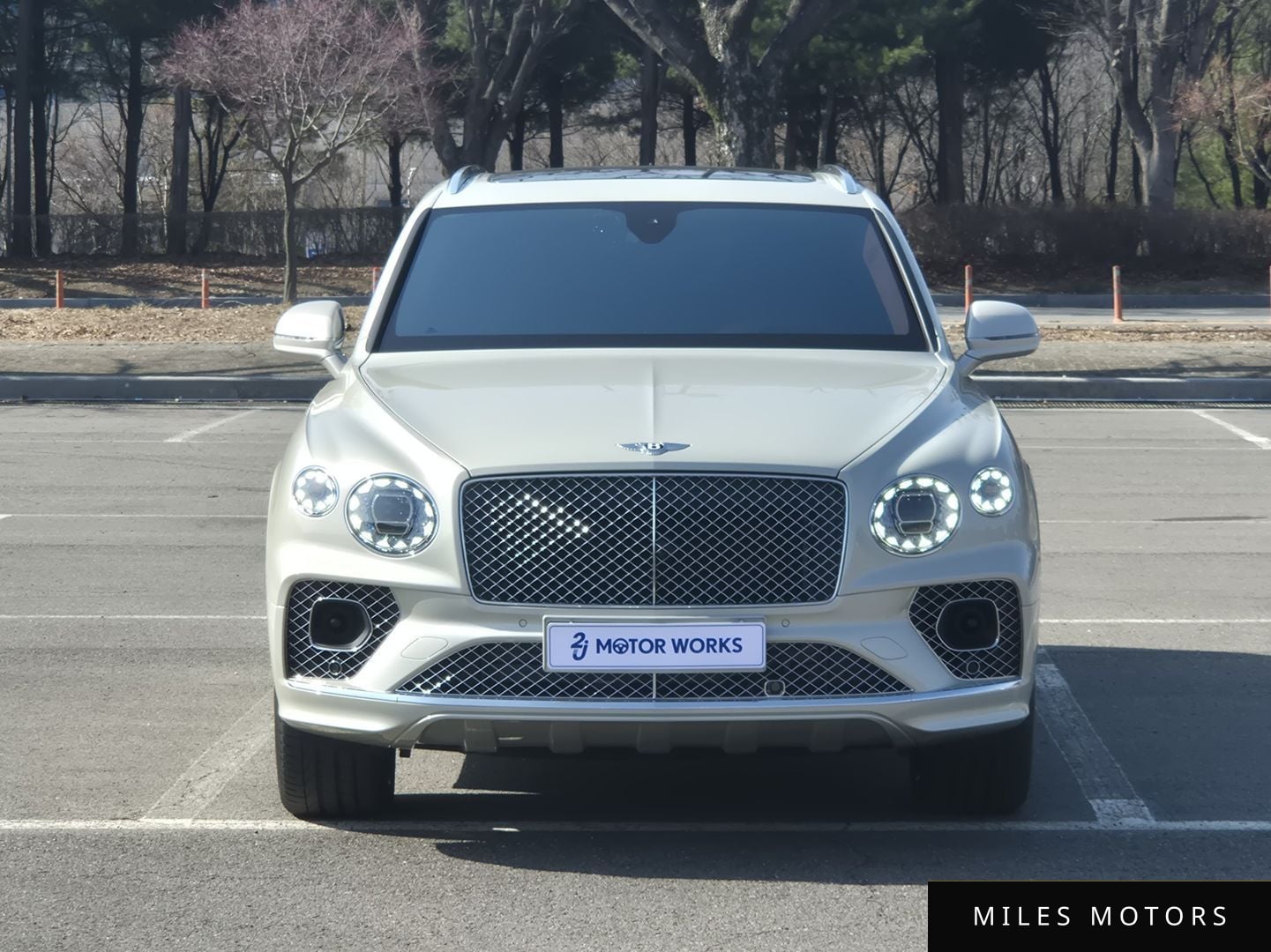Bentley Bentayga 2023 — миниатюра 3