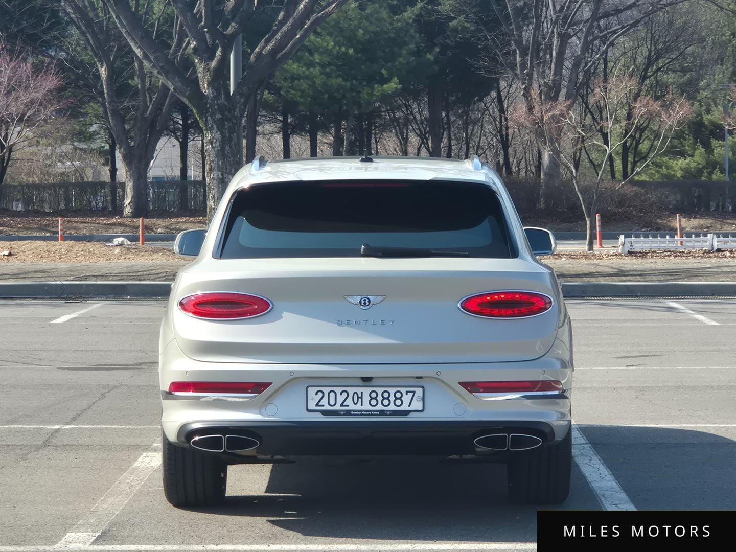Bentley Bentayga 2023 — миниатюра 4